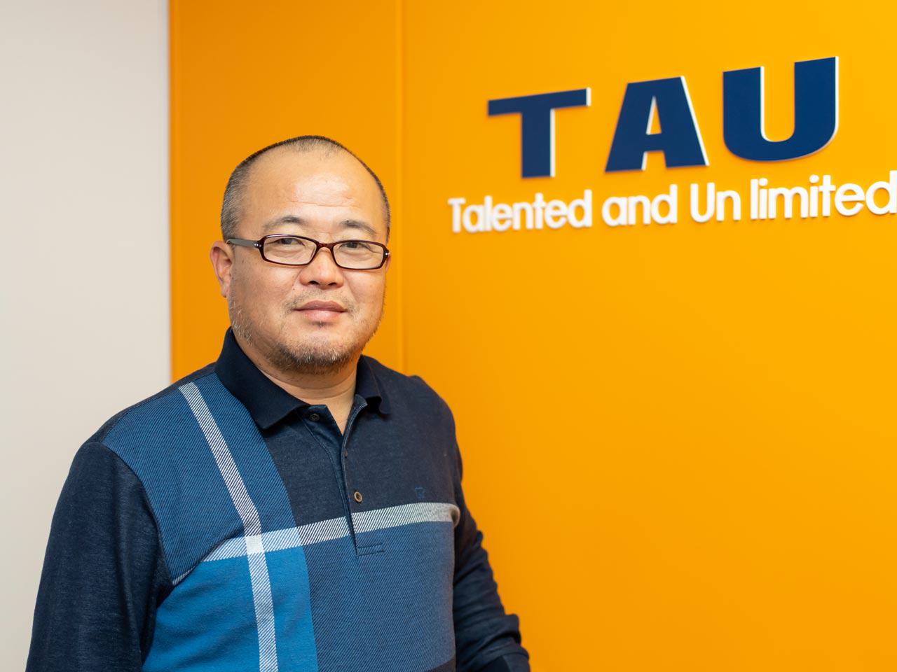 60名強のエンジニアは5か国からの多国籍で、海外企業案件の実績も。会社設立30年となる2037年までに300名体制＋IPOでグローバル展開を目指す。