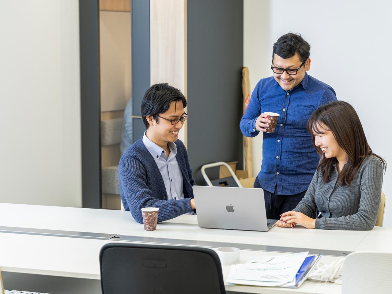 今後は自社プロダクトの開発も予定。
同社には優秀な学生インターンやプロのエンジニアが集まるが、皆共通して、課題ドリブンで仕事に臨む。