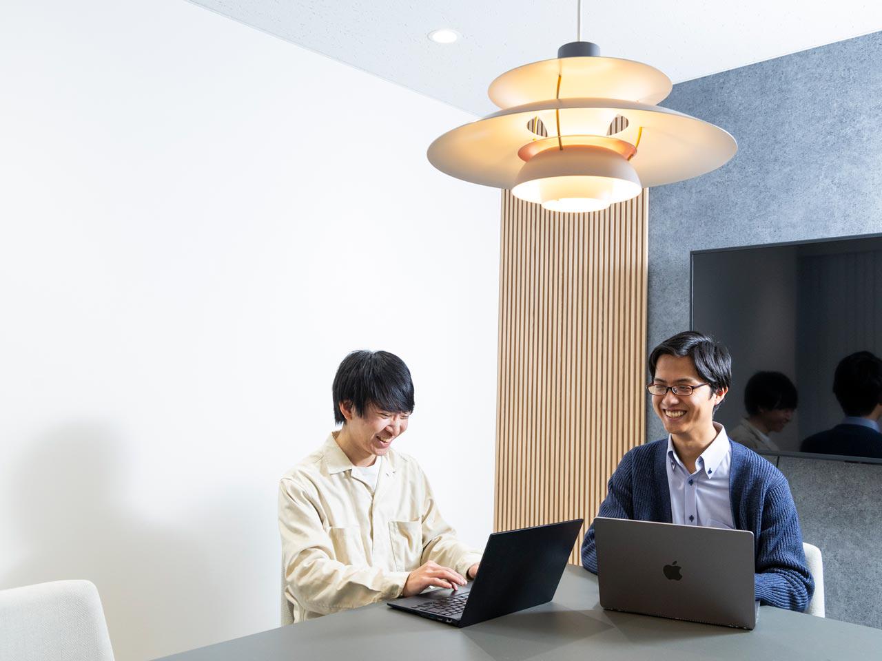 同社で求められるのは「学ぶ姿勢」と「教える姿勢」、そして大きな目標に向かって一歩一歩進む慎重さである。