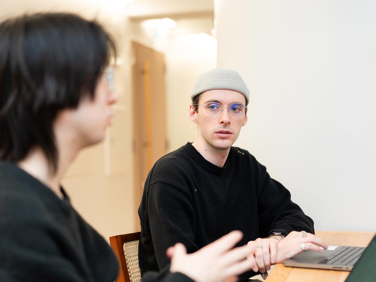 顧客の最適な解決策を考え、能動的に仕事に向き合うことのできる人材が求められている。