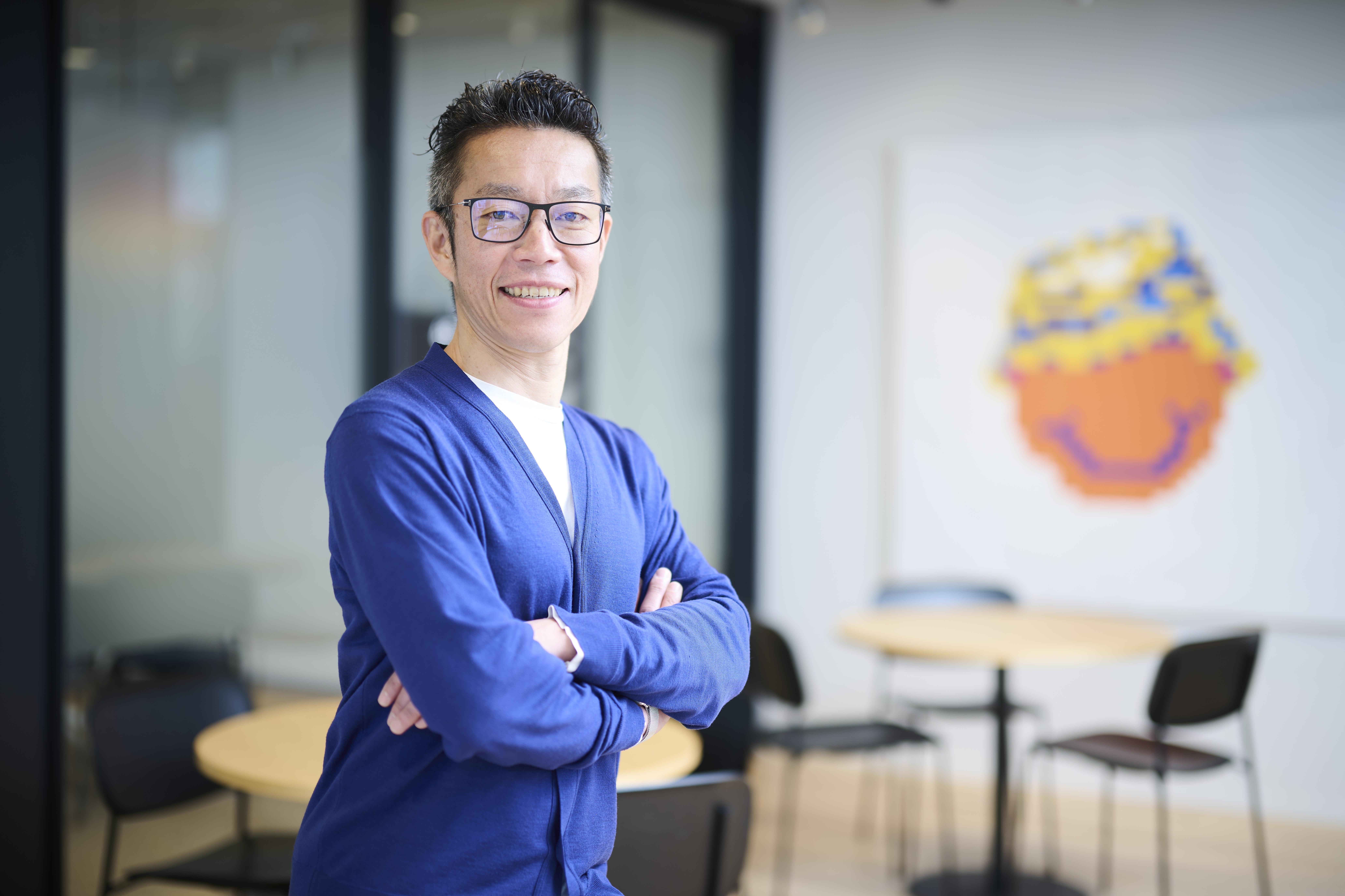 「すべては積み重ね」がモットーの代表の水谷好孝。営業、開発ジャンル問わず積極的に関わり、メンバーとの距離が近いのも弊社の大きな特徴の一つです。