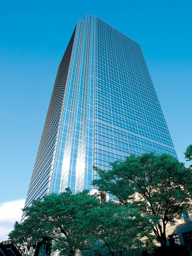 本社は新宿にある住友不動産新宿オークタワーの20階。社内には自社教室があり、最新の機材環境が整っています。