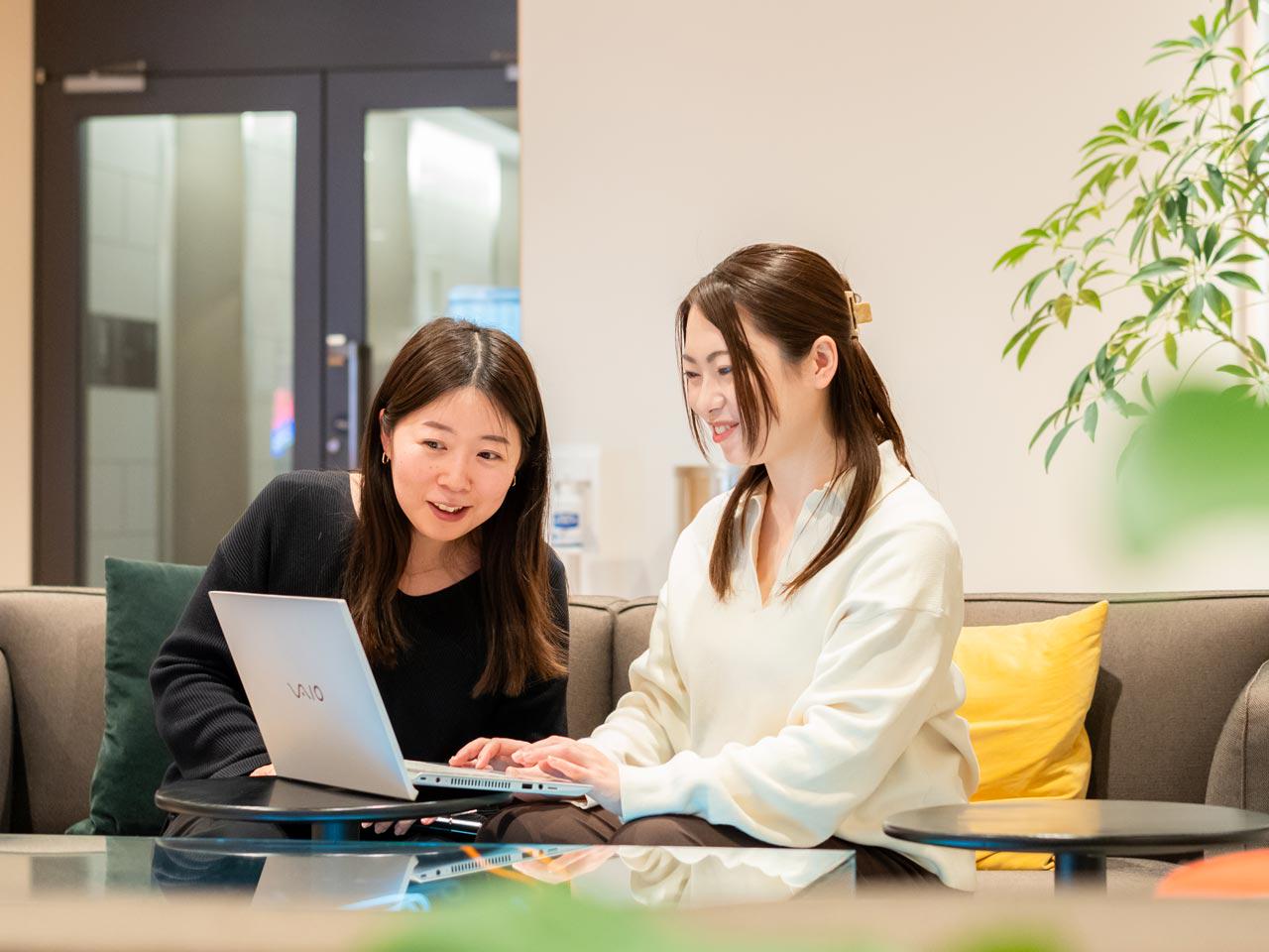 好調な業績を支えているのが優秀な社員達であり、社員の成長を力強く後押ししている研修制度等、人材育成の仕組みにある。