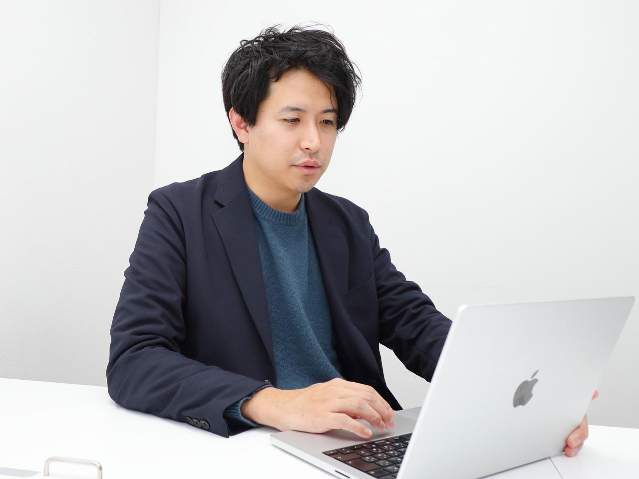 「スリランカ」の協力会社と進めるオフショア型の開発で、ピースフラットシステムのエンジニアが要件定義や設計フェーズを担う。