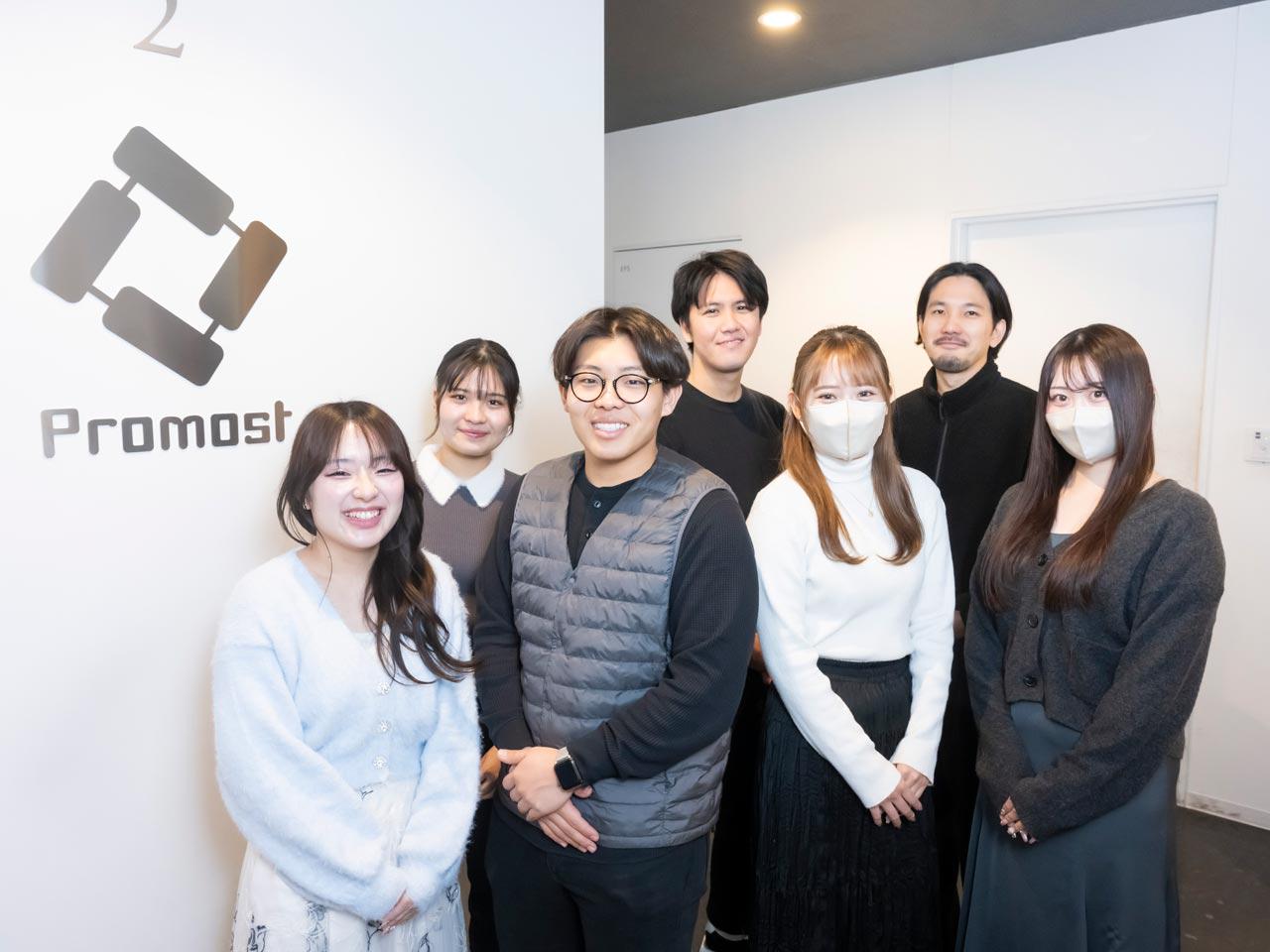 同社は「すべての人の幸せを追求する」を企業理念に掲げ、地図検索エンジン向けの最適化を図るMEO対策、SNS運用等を中心としたウェブマーケティングを展開する会社である。