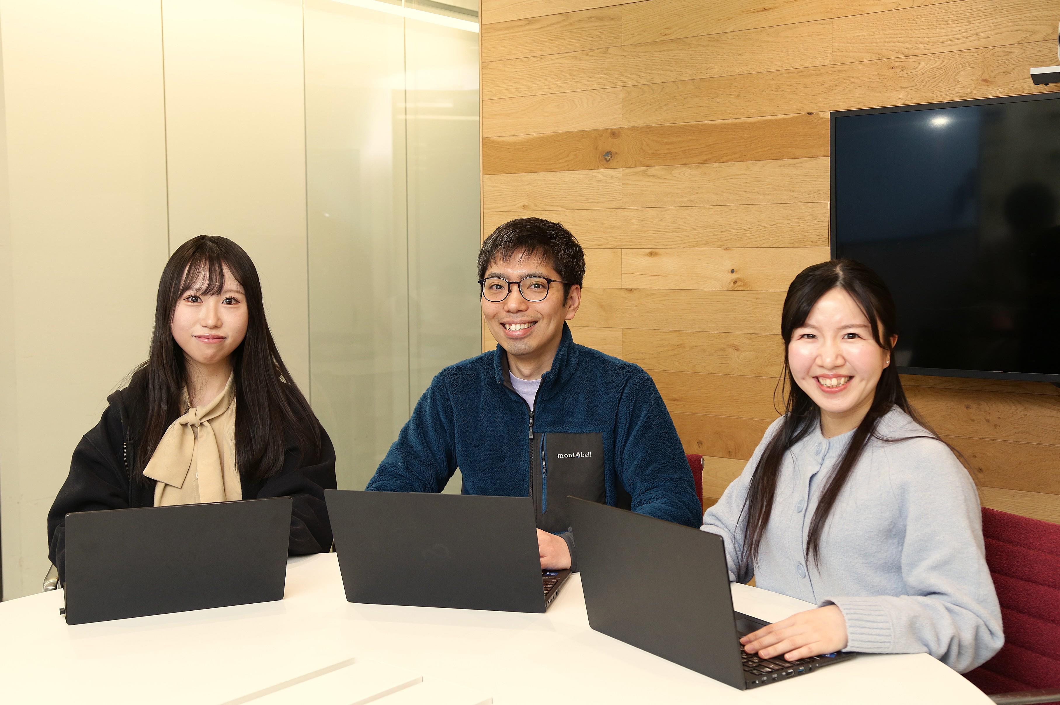 24時間・365日、有人稼働で99.9％の稼働率。成長を追求し続け、クライアント様のさまざまな願いを叶える、そんな未来像をカタチにするシステムを開発しています。