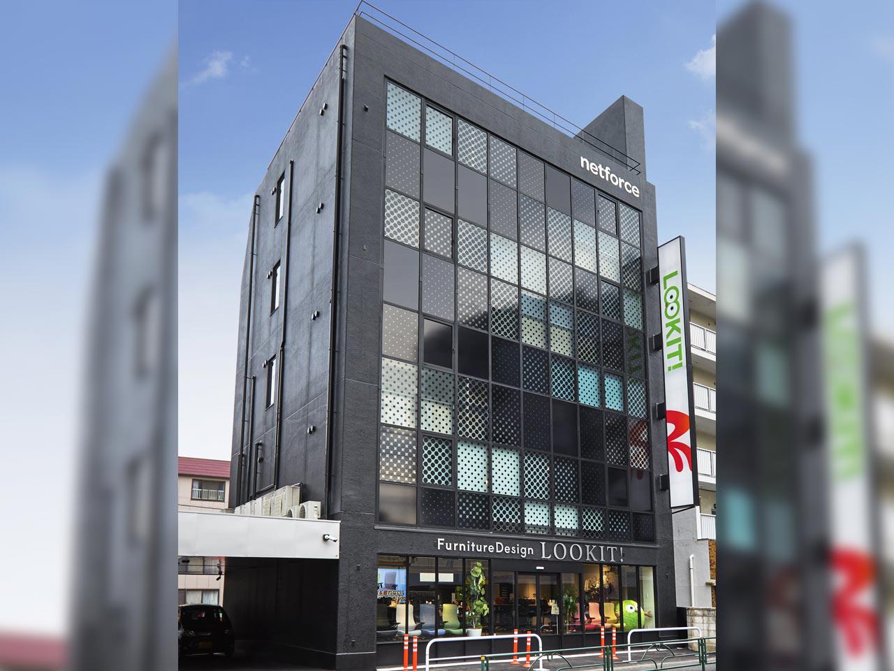 プライベートブランドやナショナルブランドのオフィス家具を中心とする総合通販サイト『LOOKIT!』のオフィシャルサイトや大手通販サイトに出店。