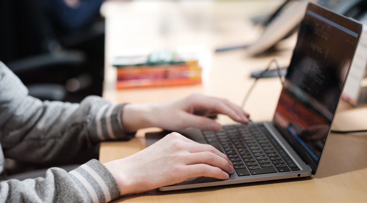 事業内容：ECサイト開発サービス