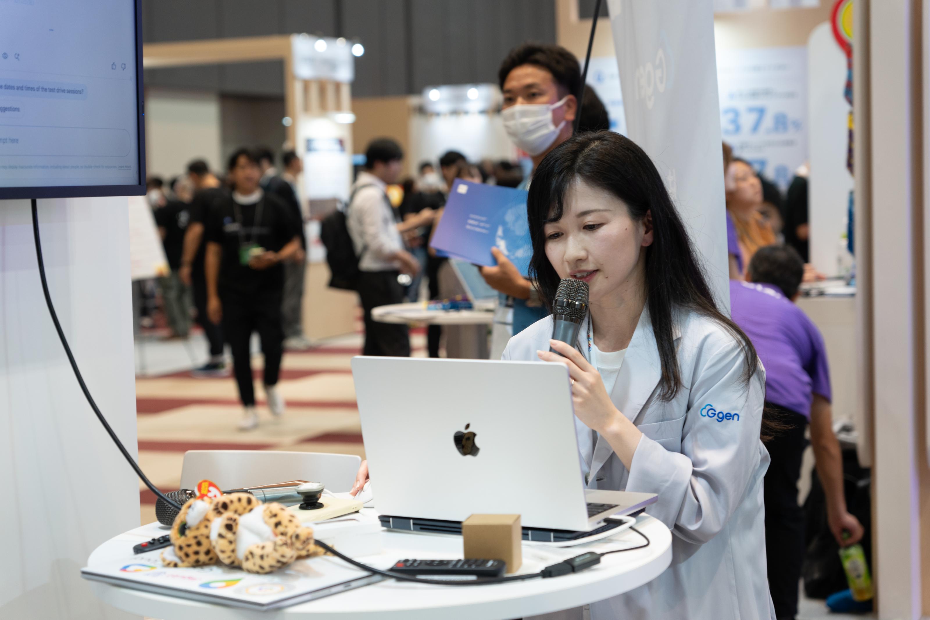 全社員にGoogle Chromeを搭載したPCを貸与！
全ての業務はクラウド上で完結可能です。Google Chromeは、Googleのアプリケーションが使えるだけでなく、アンチウイルスソフトが不要なほど高度なセキュリティーが施されています。