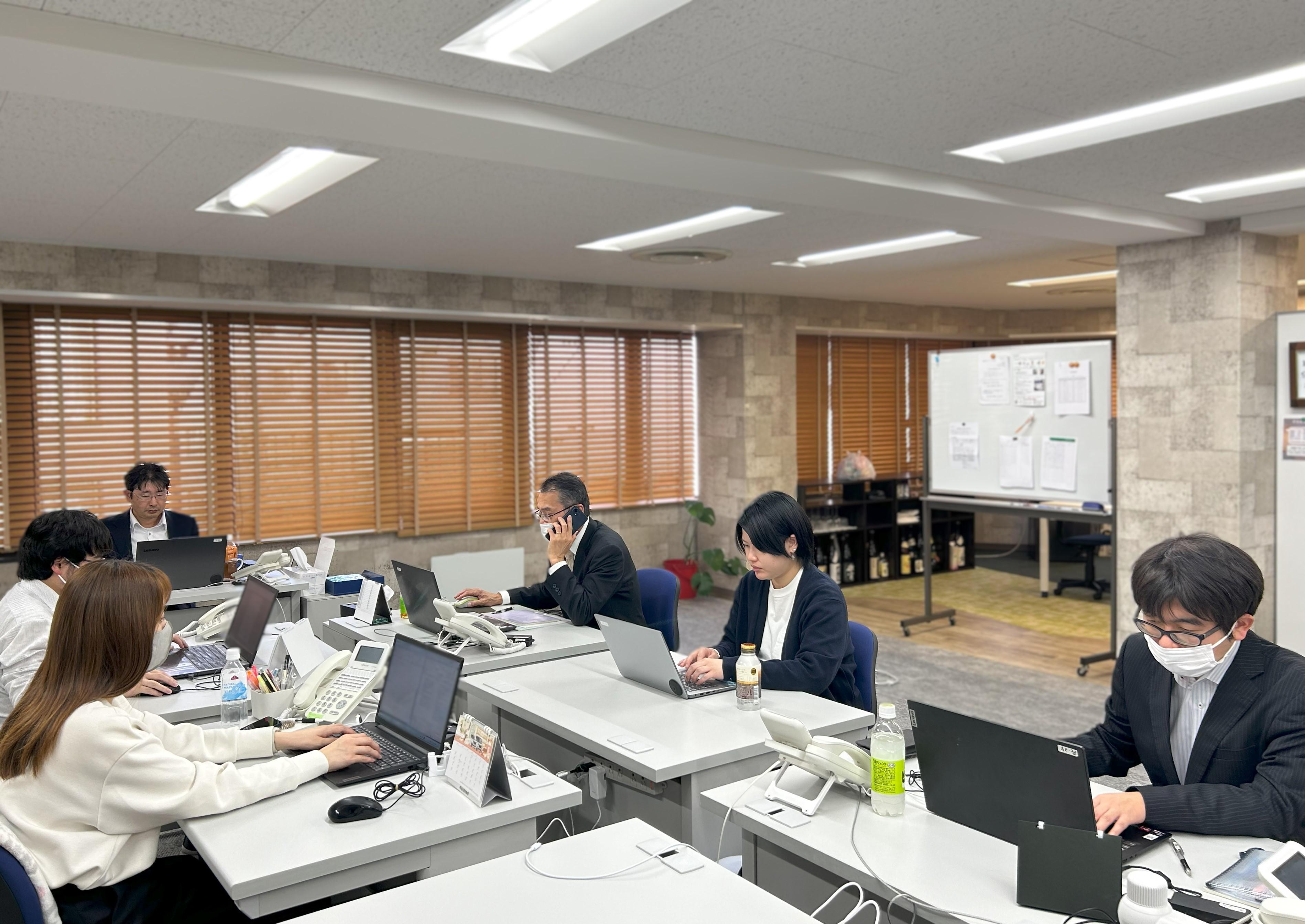 東京本社の様子。「帰社日」にはこのオフィスに社員が集まる。