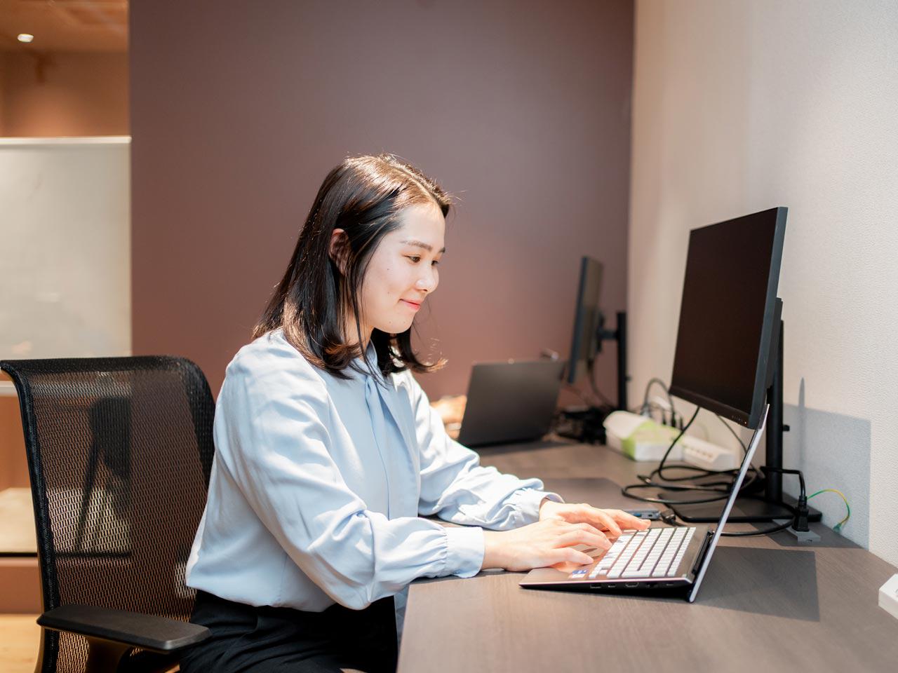 “伴走×リード型”のスタイルで、構想や戦略策定の上流から施策のデリバリーまでを一貫して提供しているところが強み。