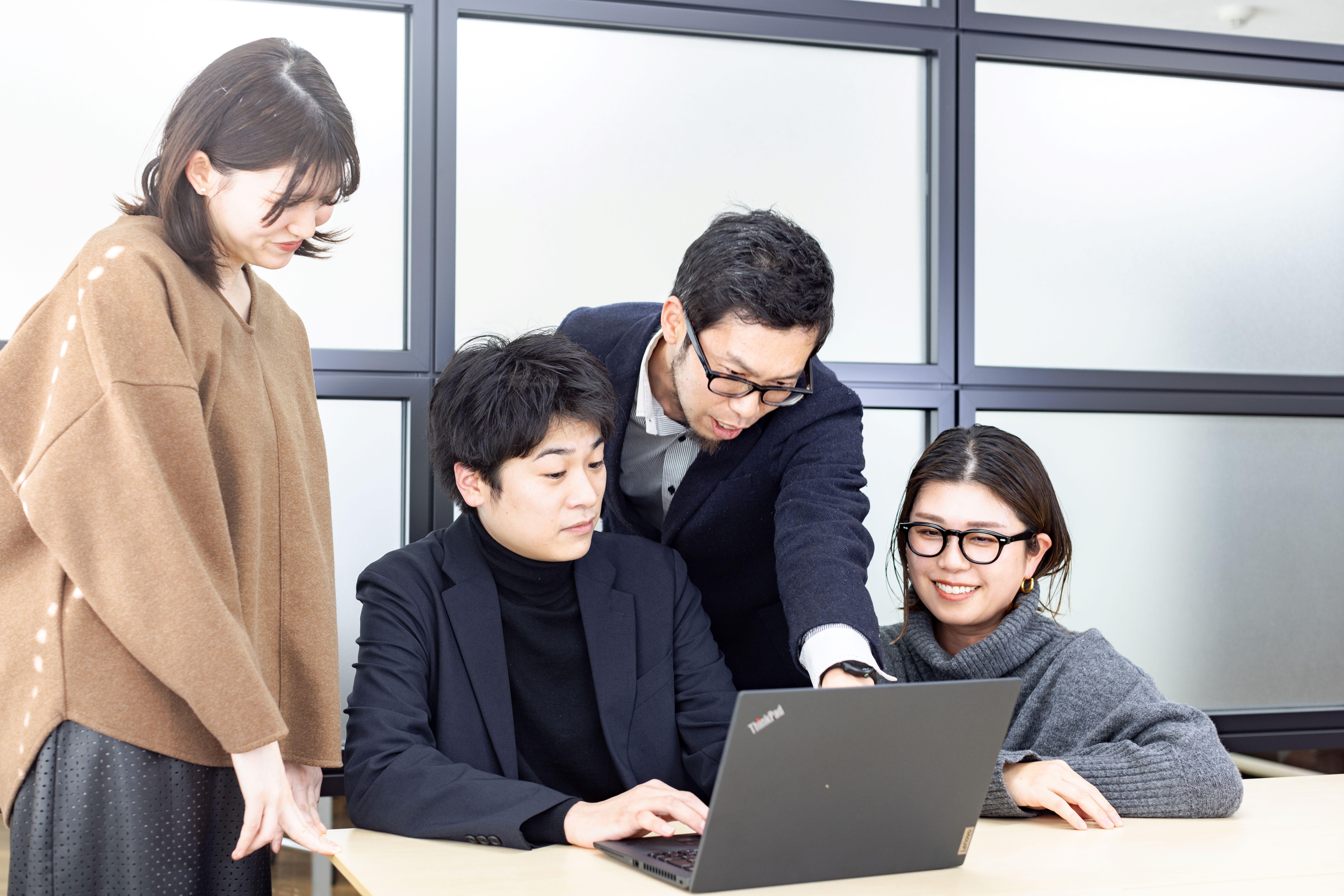 エンジニアとコンサルタントとのコミュニケーションはオフィスでも、在宅でも活発に行われています。