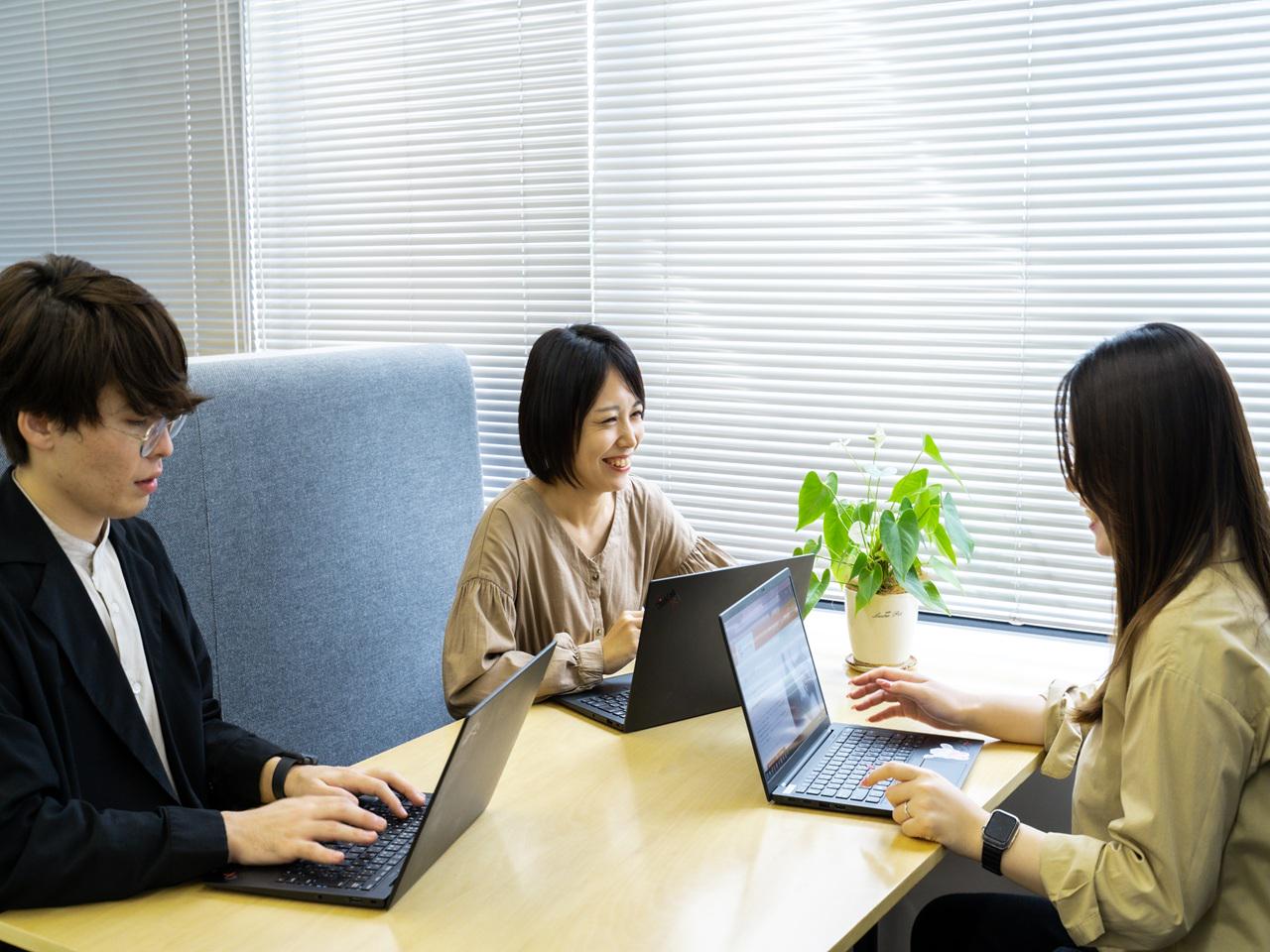 「社員同士のコミュニケーションを大切に」
出社時に二名以上でランチをすると、ランチ代を会社が補助します