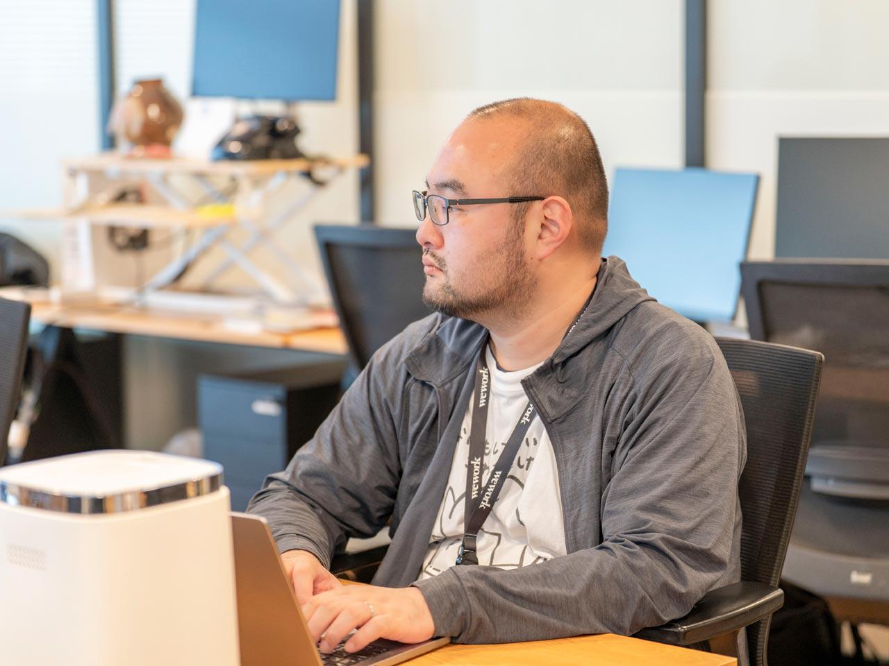 認知症ポータルサイト『テヲトル』の運営をはじめ、認知症に関わるITサービスの開発を進めている。