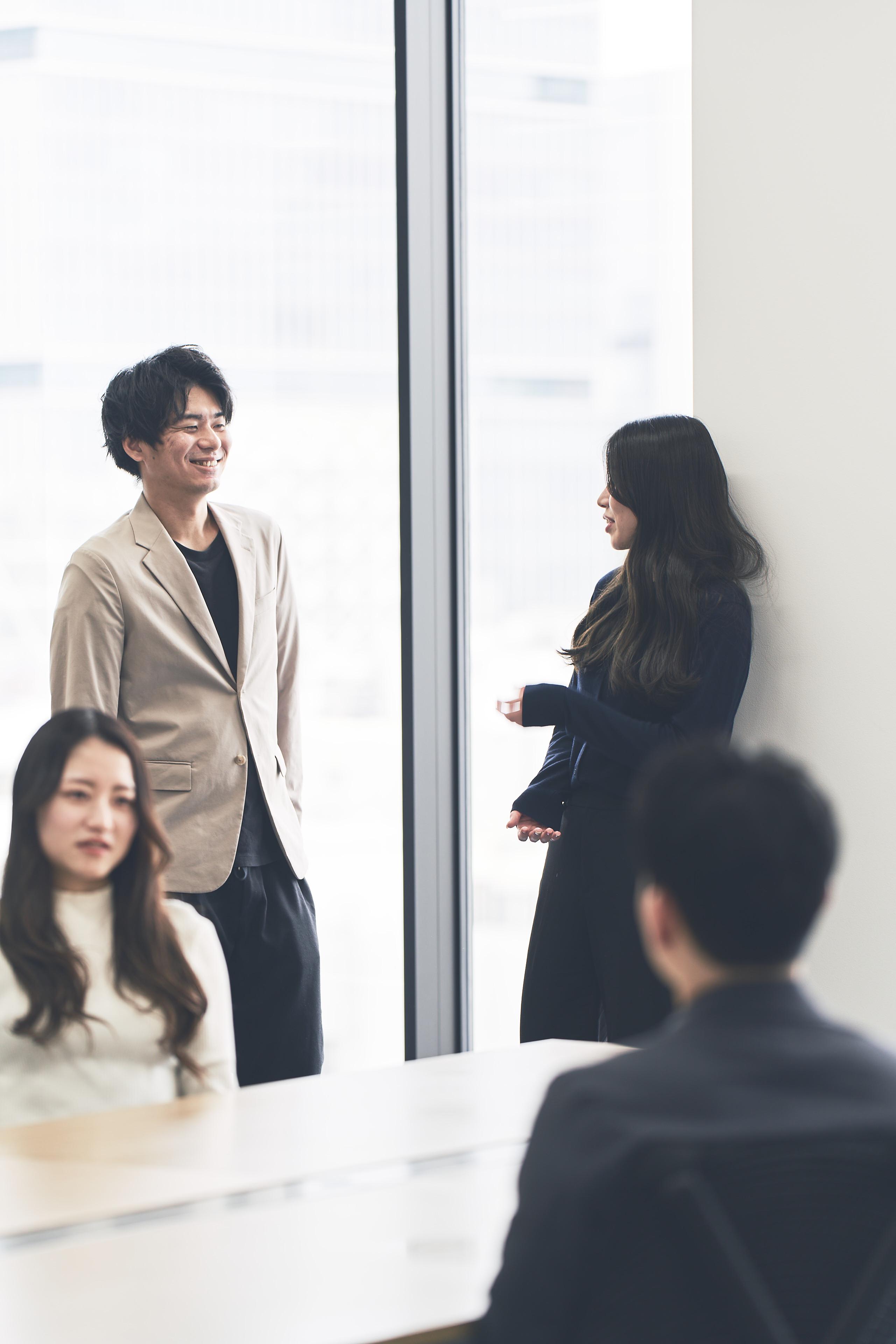 インターンであろうと、社員であろうと、年齢は関係なく、誰でも情熱を持って挑戦していける環境を目指している。