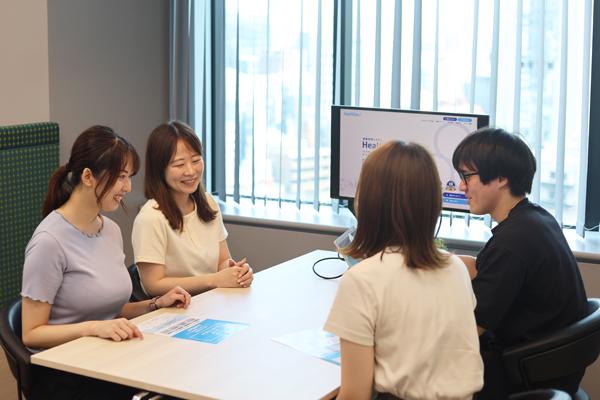 1998年、業界初となるマイページ機能を有する選考管理システム『i-web』をリリース。それまで紙で行っていた応募者への情報提供や会社説明会・面接の予約手続き、合否連絡等のやり取りをWeb経由で行えるシステムだ。