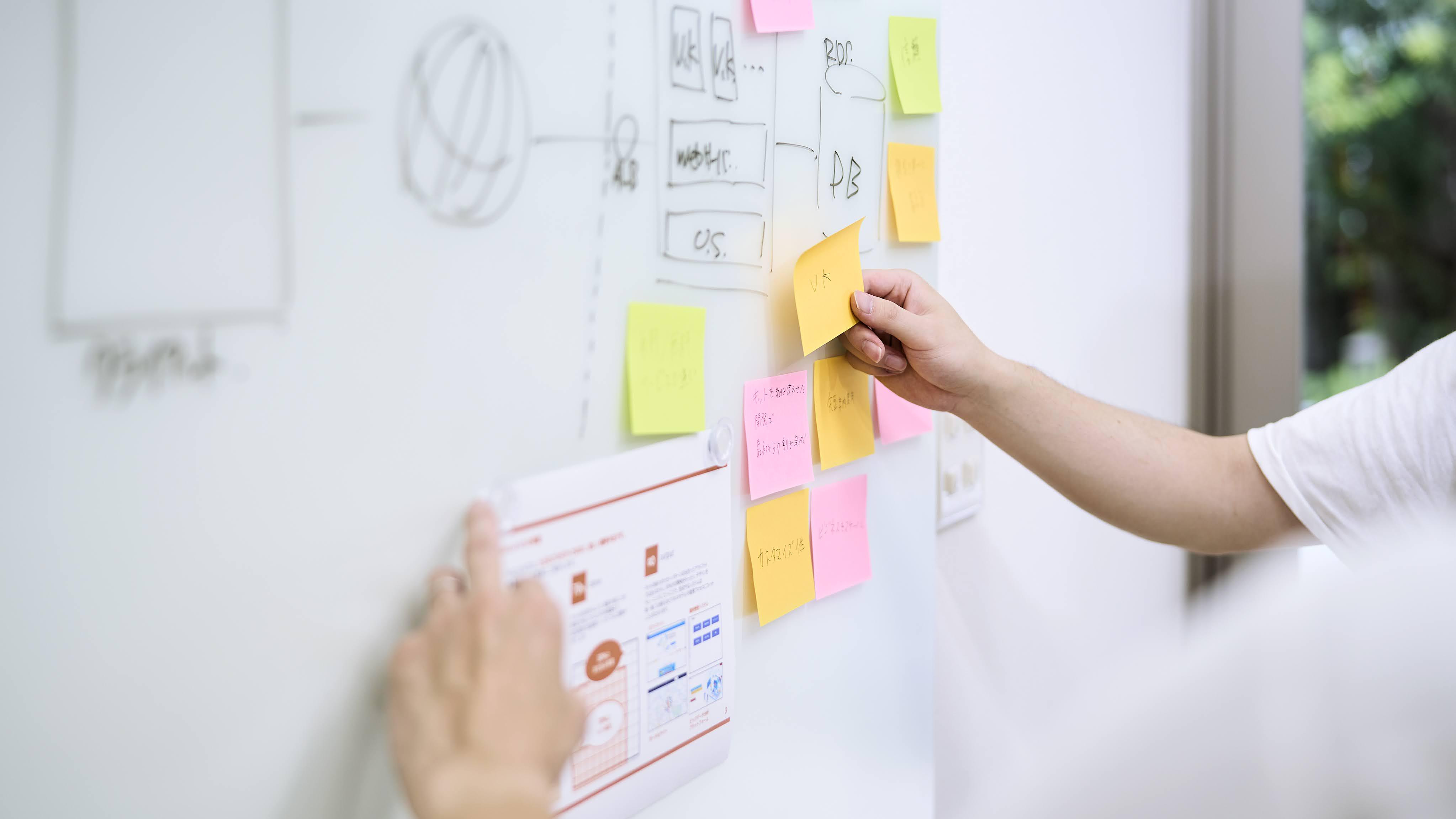 クライアント企業の要望に合わせて必要な部分をカスタマイズするだけなので、幅広いニーズに応えながら、低コストを実現している。