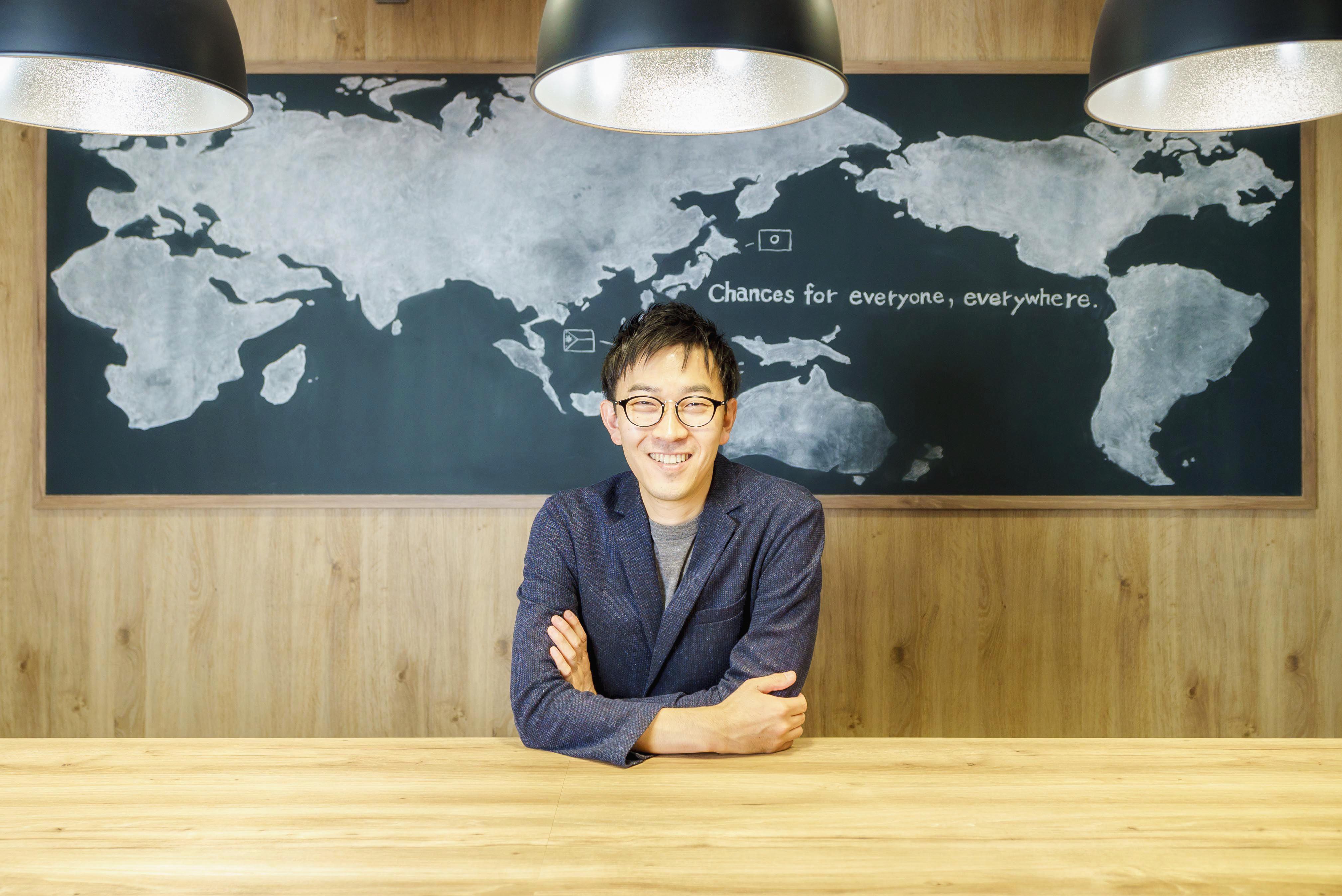 代表取締役社長 中村 岳

1980年生まれ、東京都出身。開成中高を経て、東京大学・大学院へ。情報理工学を専攻。その後、NTTドコモに入社。次世代通信の研究を行う。
エンジニアとして働くなか、個人と個人をつなぐ新しいビジネスの立ち上げを考案。中高の同級生・加藤智久とともに、2007年にレアジョブを共同創業。2015年、代表取締役社長に就任。