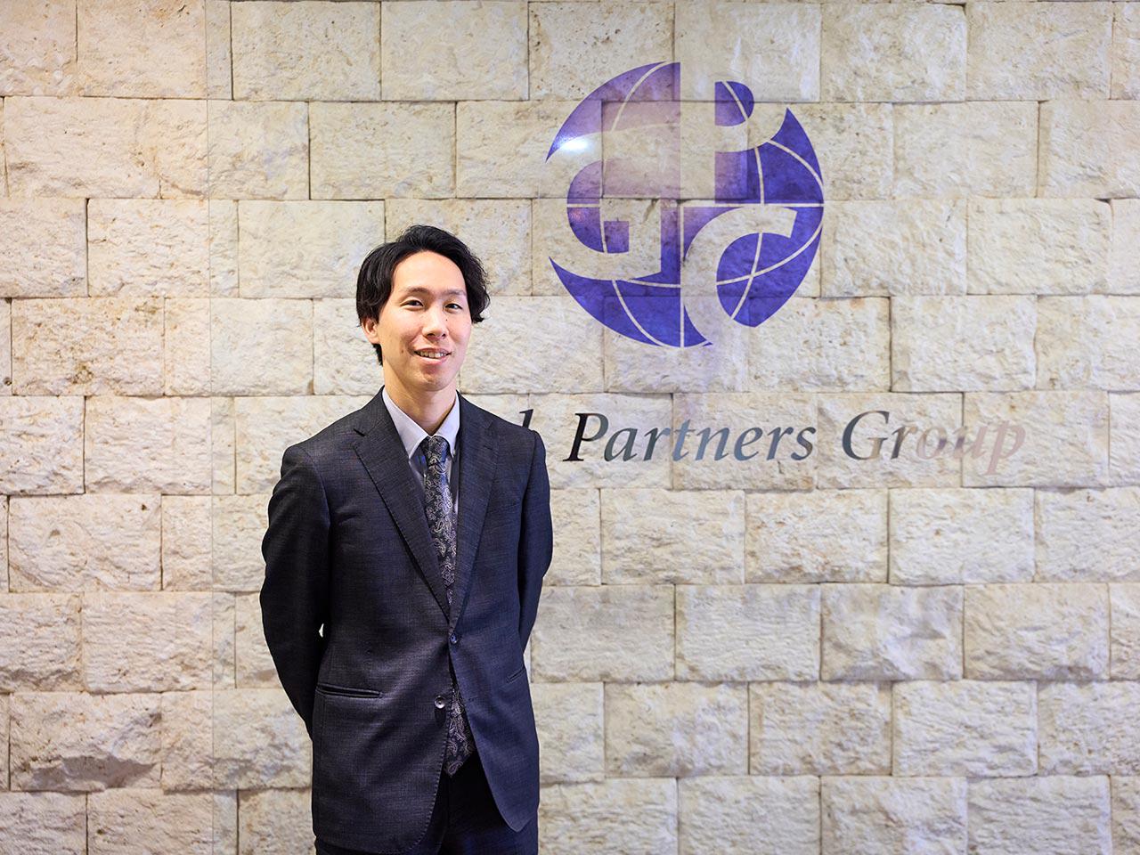 政府CIO補佐官も務める代表取締役社長・坂本俊輔氏は、前職のITコンサルファーム時代から、クライアント・ベンダー・自社の“三方よし”の理想を追い続け、同社を立ち上げた。