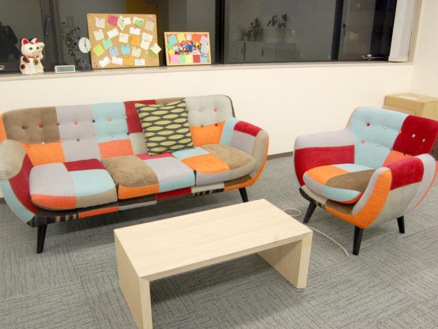 社内には、リラックスするためのスペースも。ここで社員がアイディアを出し合うことも。