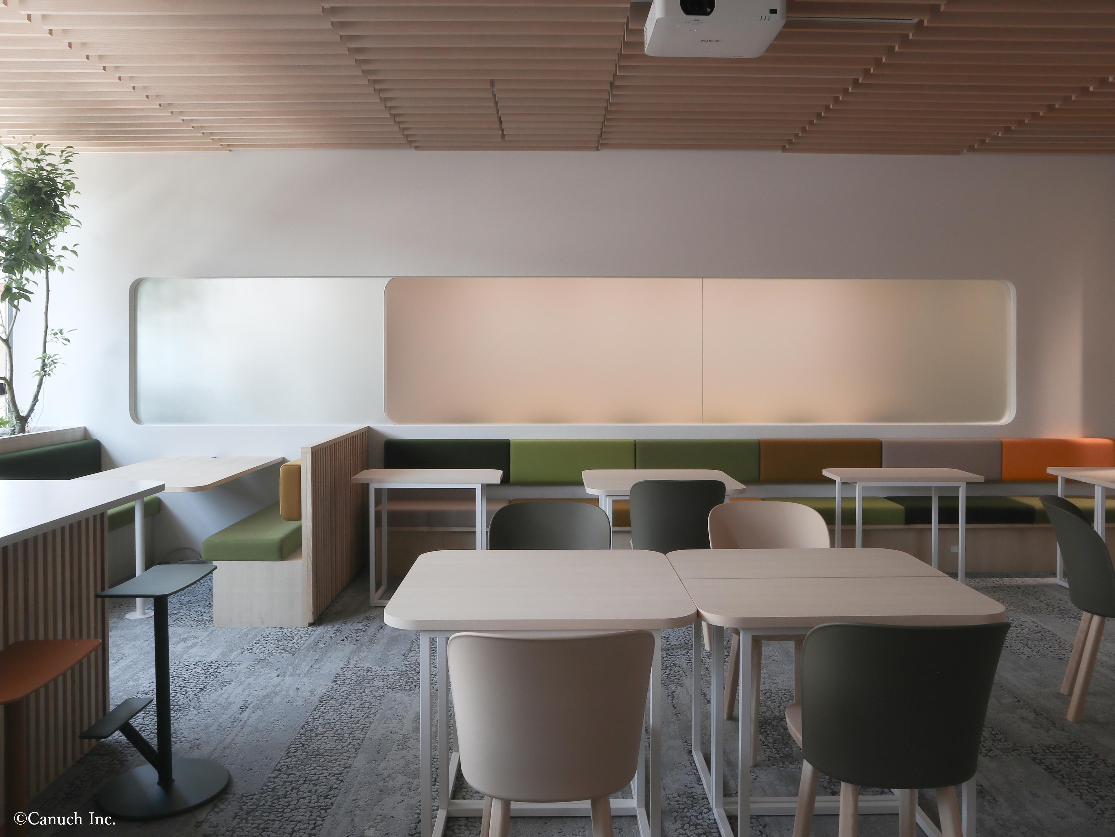 2023年5月に移転した本社新オフィス！
談話スペースやフリーアドレス制の導入など、社員同士が気軽にコミュニケーションを取れる空間となっています！