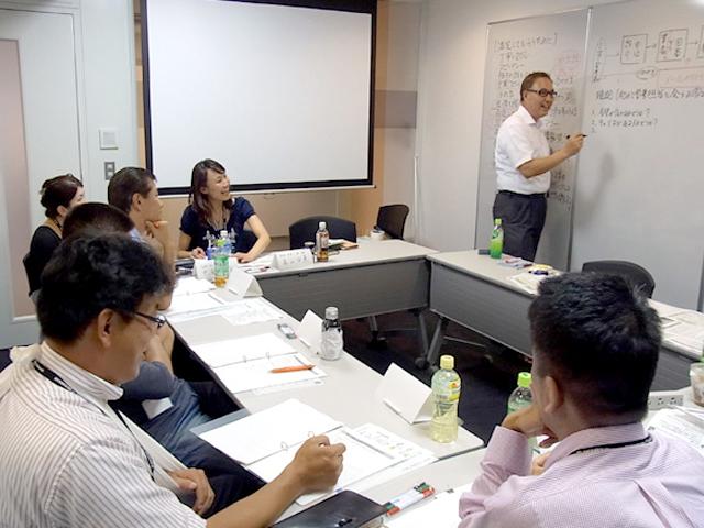 勉強会の様子。各職種の知識のみならず、ビジネススキルも身につく環境だ。