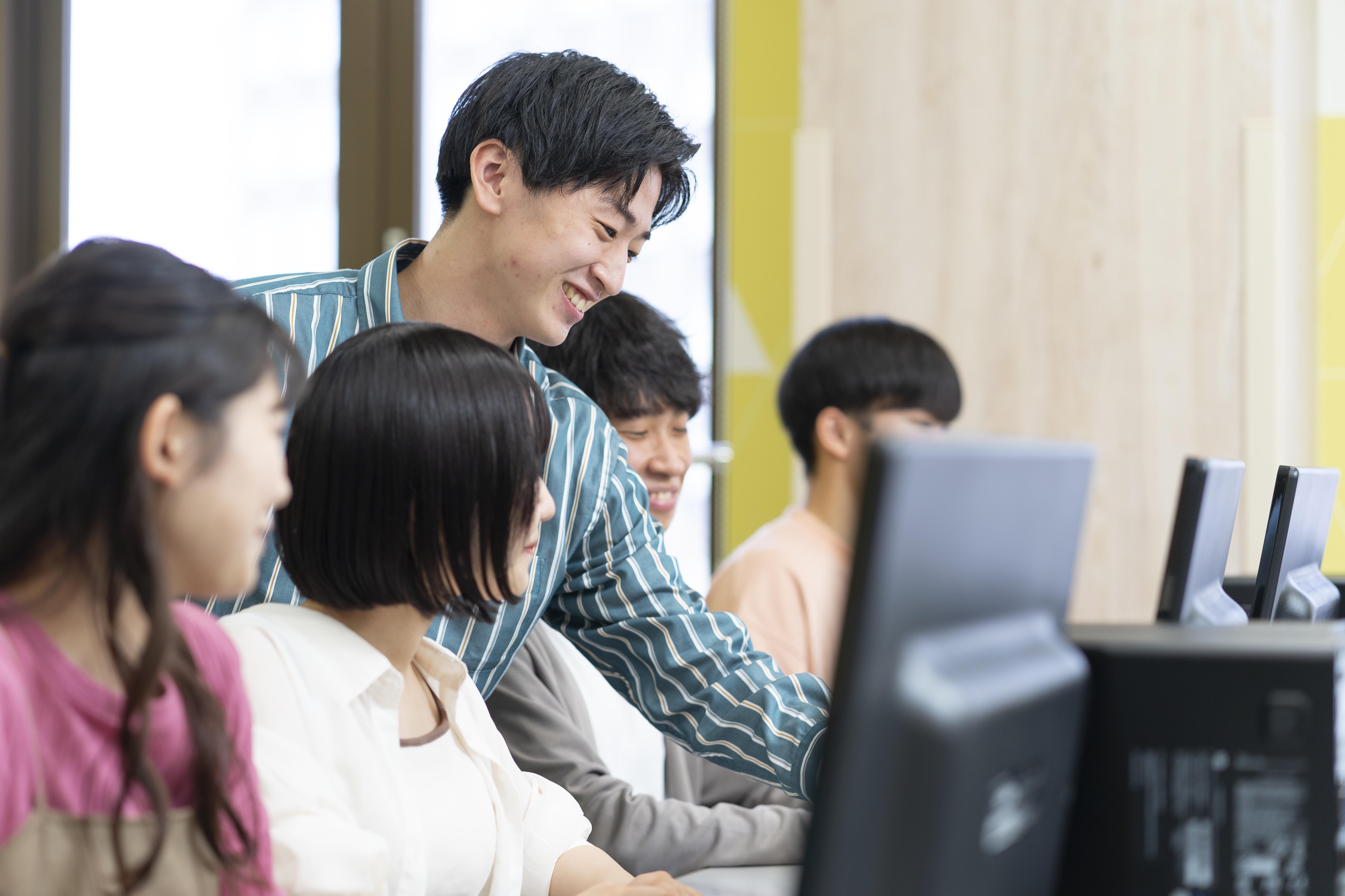 事業内容：IT業界の未来を創るエンジニアを育成