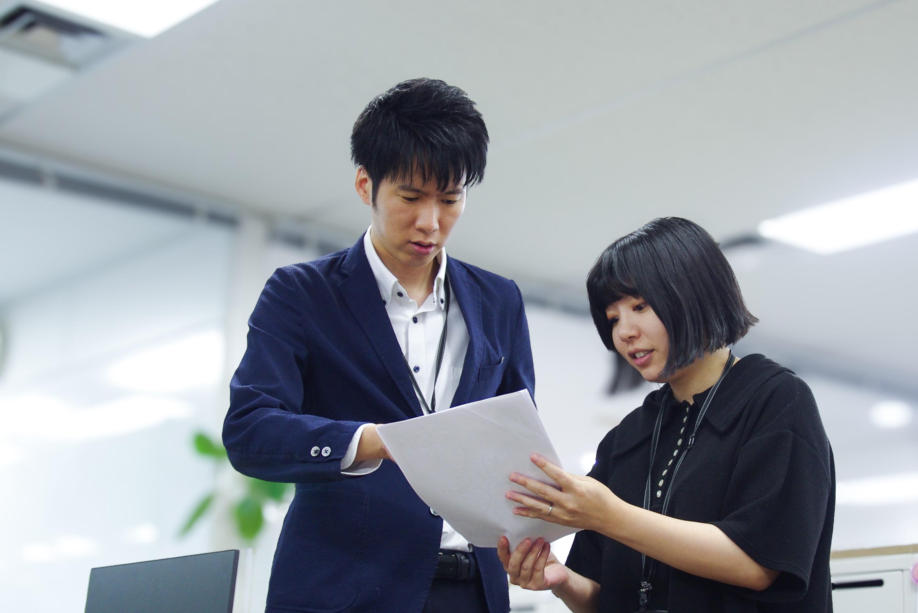 新しいアイデアを事業化する際は、営業や制作、管理の各部門を横断させたプロジェクトチームを結成して推進することも。