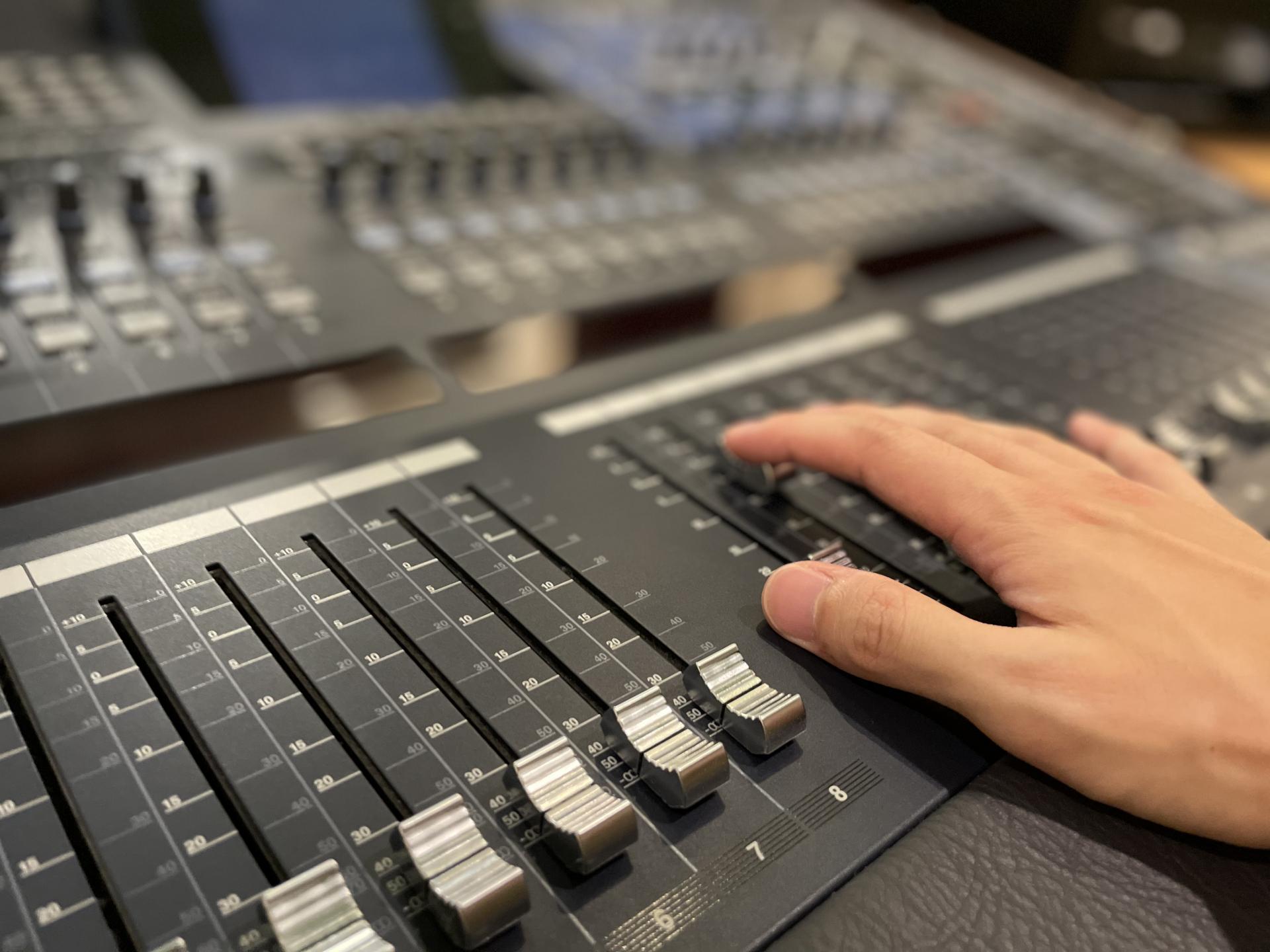 事業内容：Music With