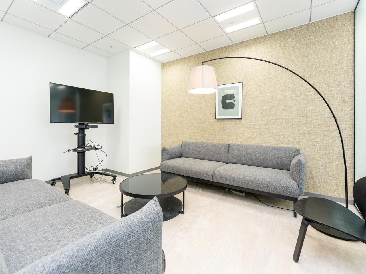 事業フェーズの関係でハイスキルなエンジニアが集まる組織であるため、自立した働き方と考え方が促進される点も魅力である。