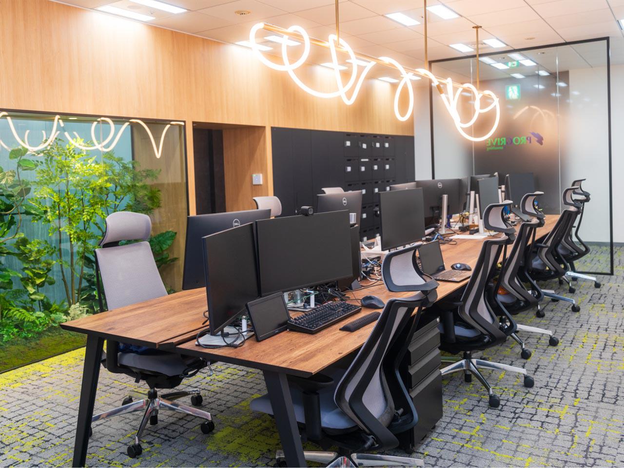 その後、企業の情シスで数々の業務改善を手掛けてきたエンジニアが加わったことで、社内インフラ最適化に加え、IT活用による業務改善も提供サービスに加わった。