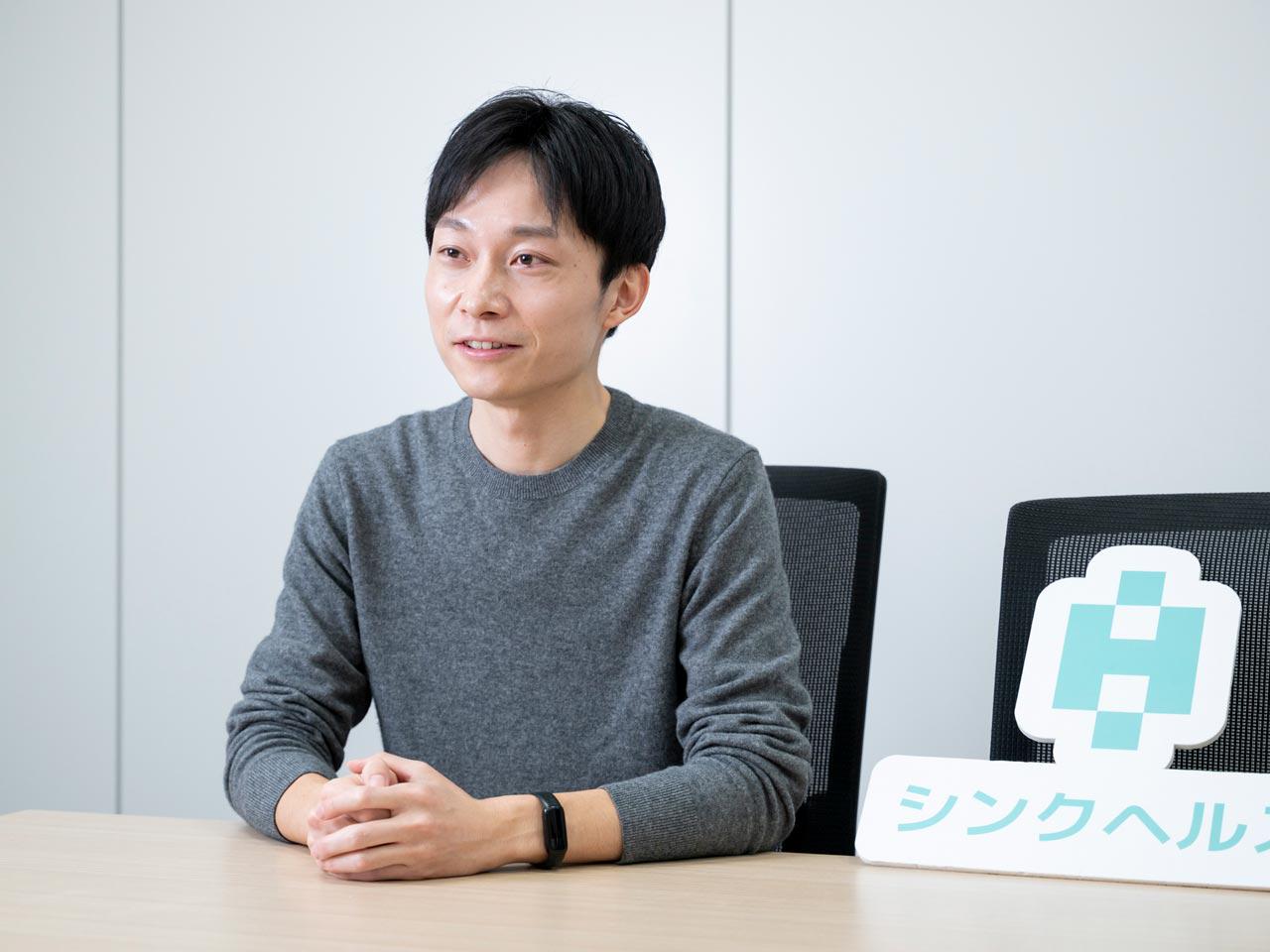 医療機関向けのSaaS『シンクヘルスプラットフォーム』と、患者向けのスマホアプリ『シンクヘルス』を組み合わせて、生活改善や予防医療に繋げている。