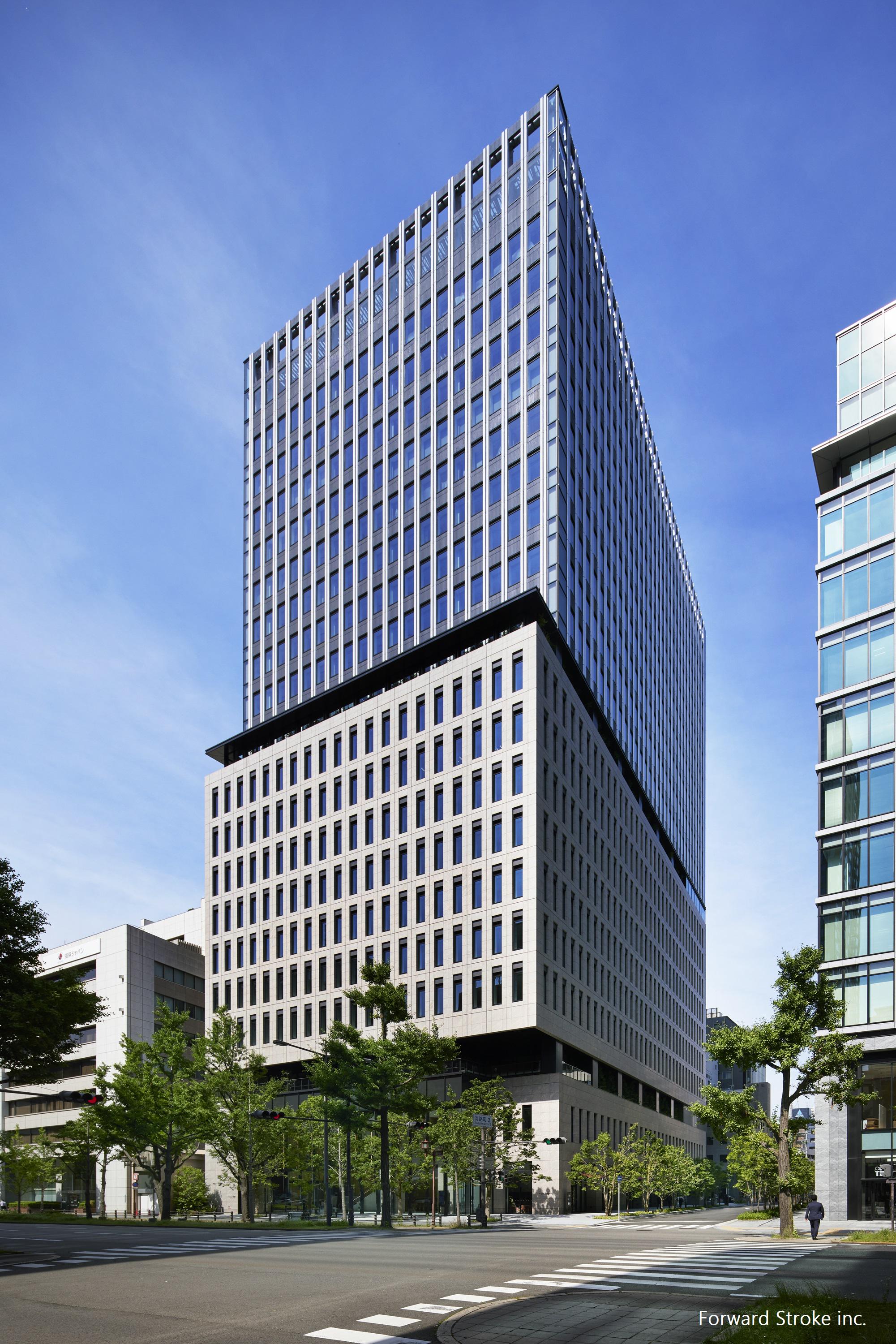 御堂筋沿いに新しくできたビルへ2025年1月に移転した。ビルには、最新鋭の設備が整っているだけでなく、心身ともに健康に過ごせる快適な空間（例えば、ラウンジなどの共有スペース）もあり、とても働きやすい環境が整っている。