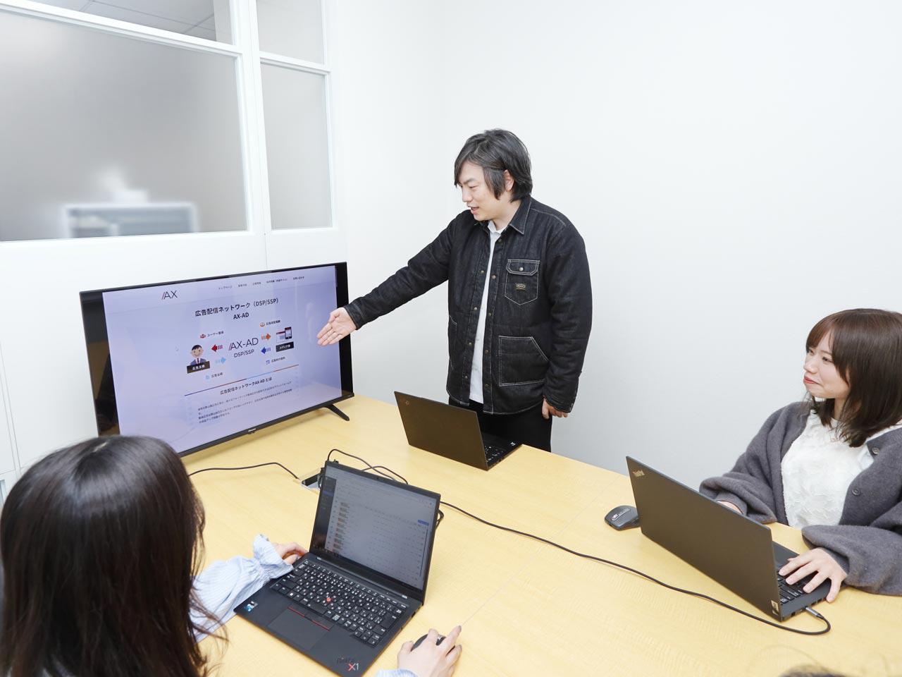 スピードと質の両方を担保し、とある電子書籍サービスの広告では競合を抑え過去最高売上を生み出す。今後は上場を目指しながら、インフルエンサーマーケティングやDOOH等の幅広い事業を展開予定。