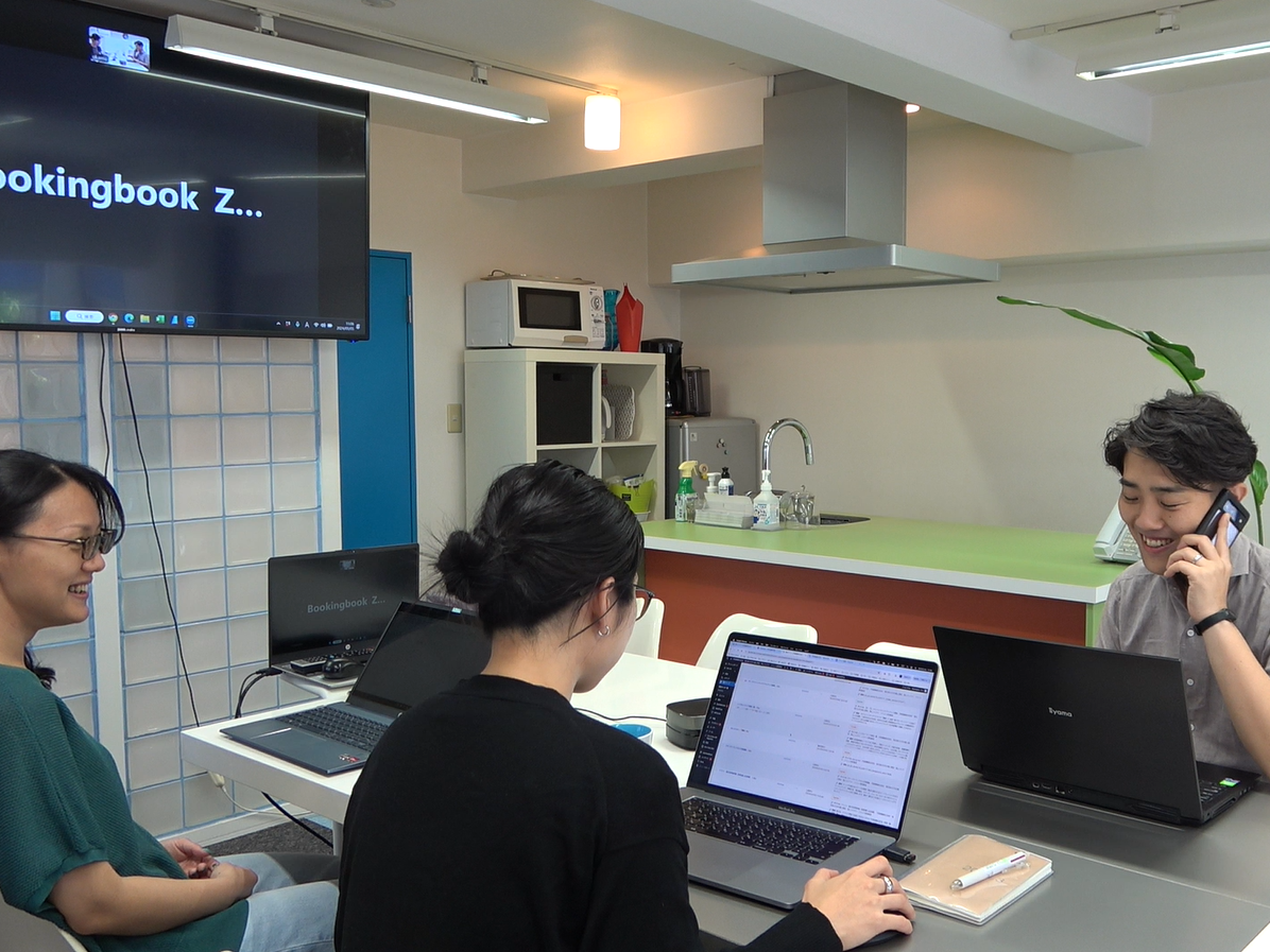 『ブッキングブック』は、年配者が多くを占め、ITリテラシーがない配車担当者でも簡単に使えるカレンダー形式のUIが特長。