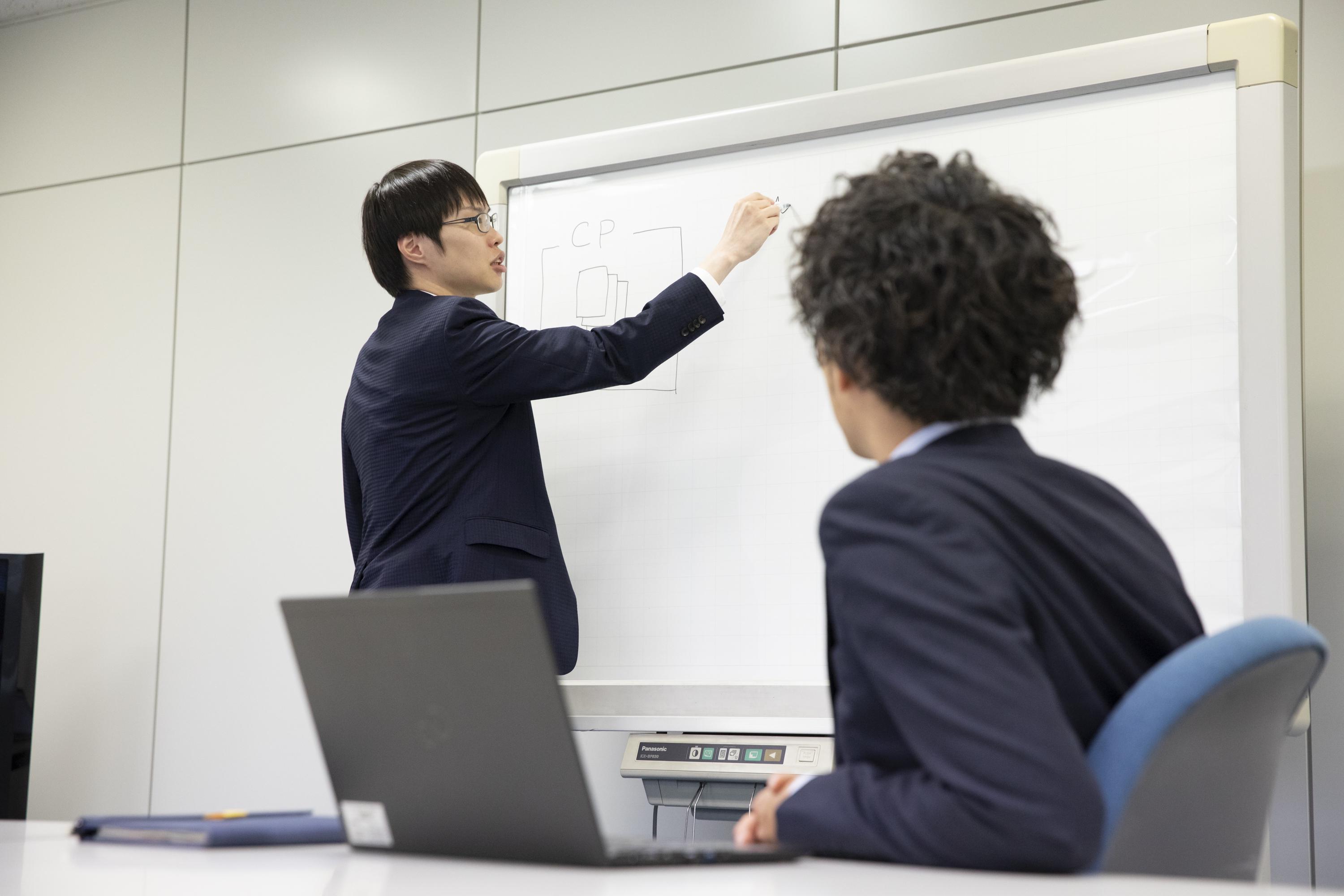 事業内容：幅広い開発分野で様々な業界の開発を請け負っています。