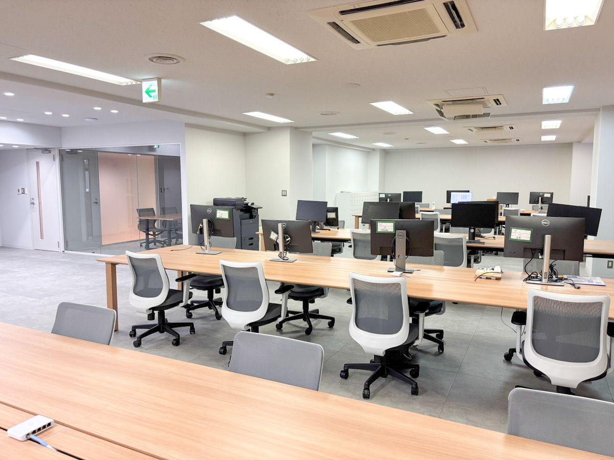 従業員数は約50名ですが、協力会社を含めると約60名体制で事業を展開しております。