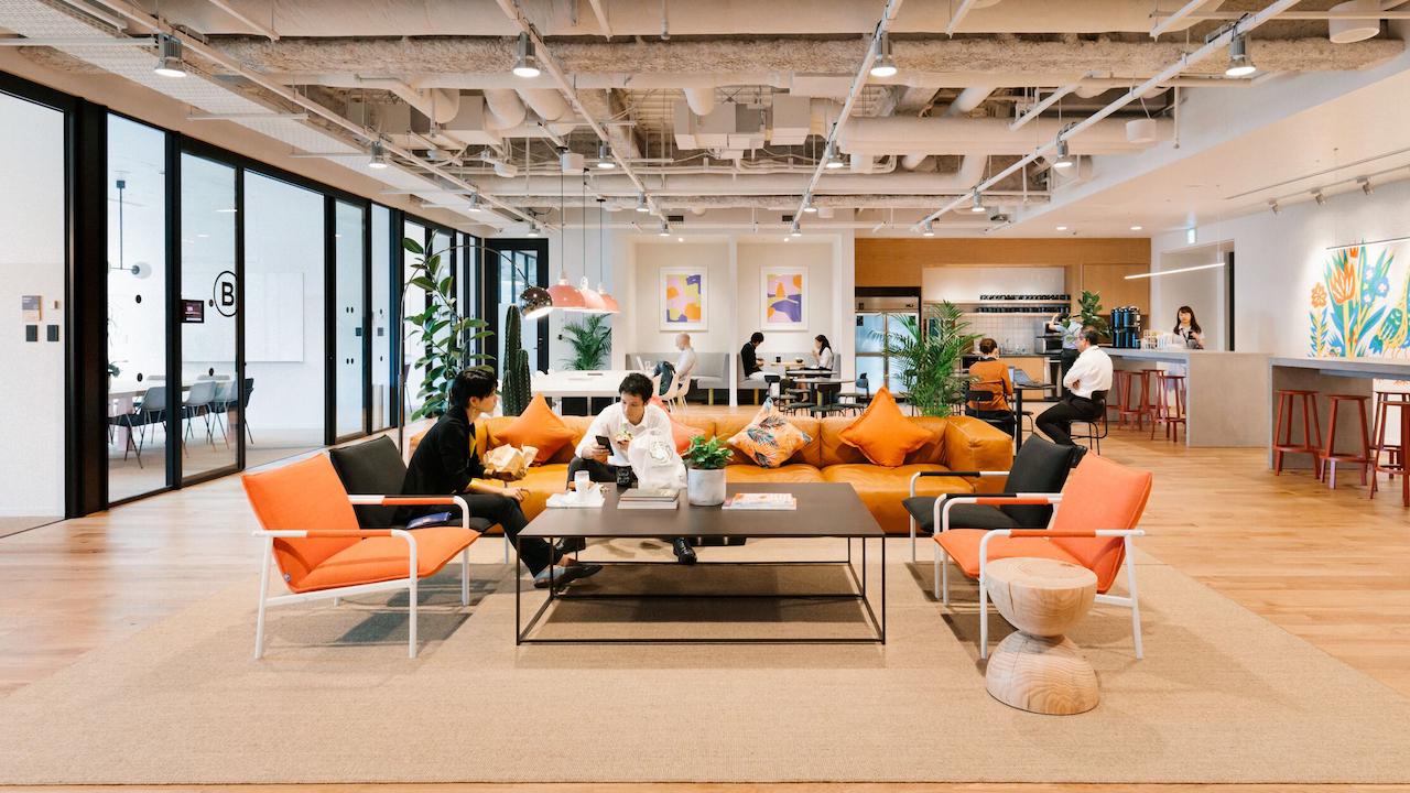 2025年4月からは、WeWork日比谷パークフロントの新オフィスで営業開始しております。