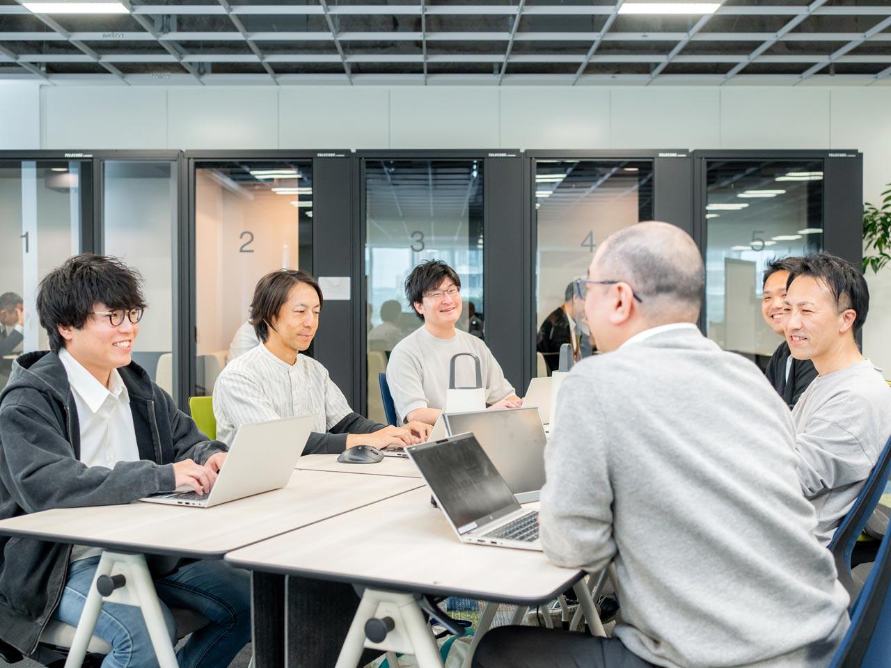 2020年、グループ会社のカインズでの小売DXの成功を受け、ベイシアでもDX推進するために「デジタル推進本部」を設立。