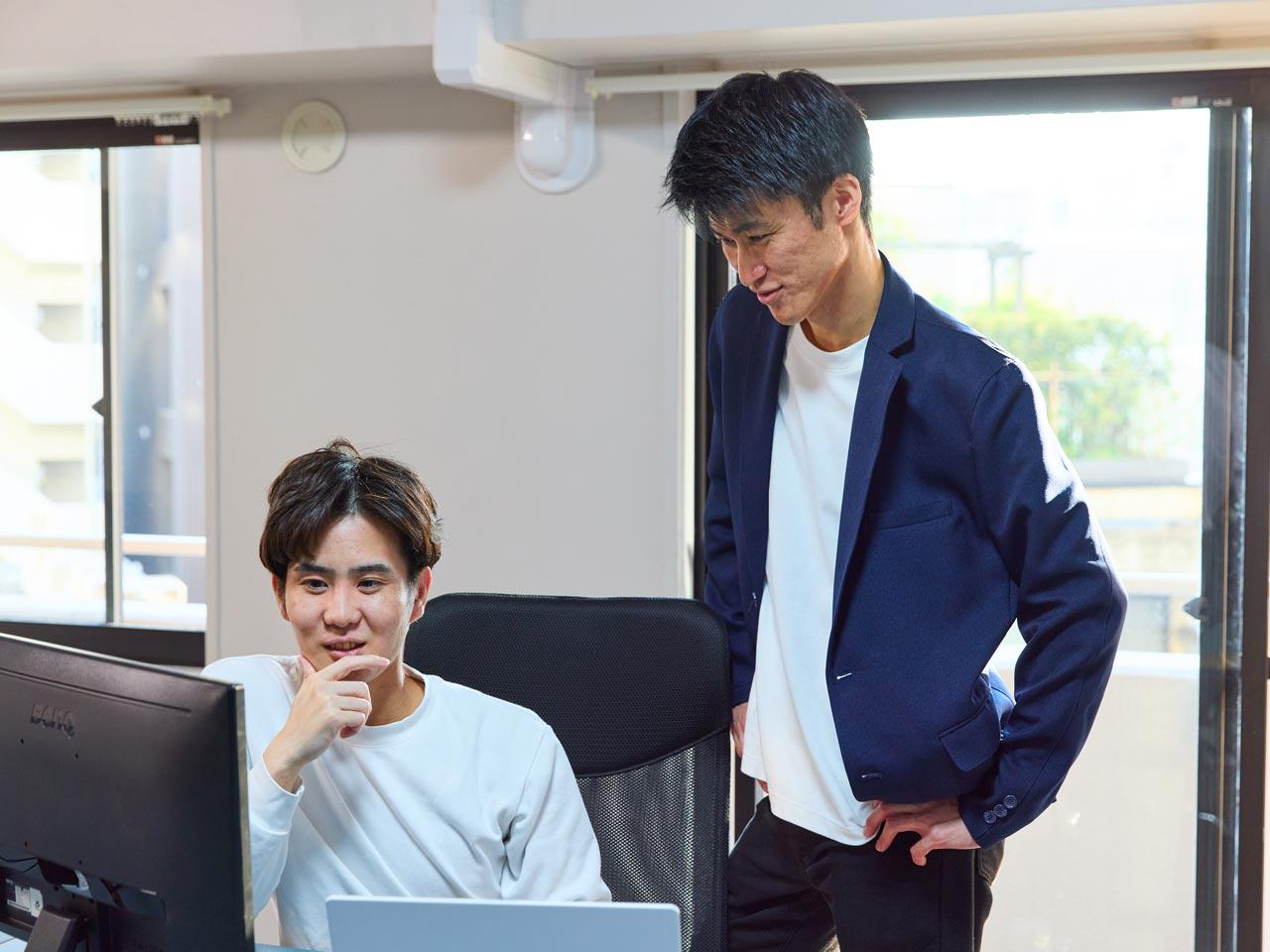 “広告の本質”を大切にする同社の戦略は、ユーザー調査から制作まで、とことん手作り。クライアントの初期投資を抑えながら長期的な支援を続け、1期目から2期目にかけて500%の成長を達成。