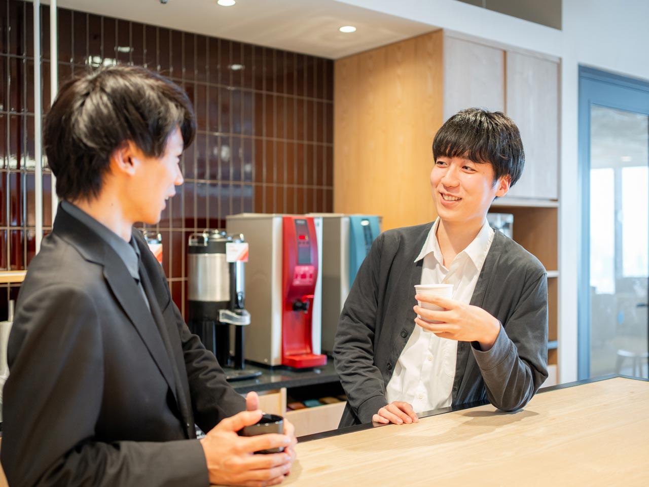 現在は、インターフェース・アルゴリズム・データを統合した「AIエージェント」の産業応用に注力している。