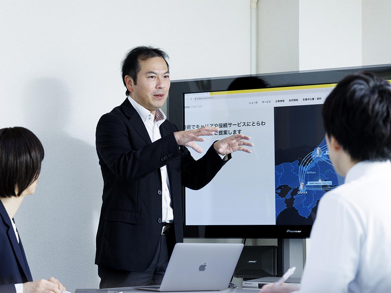 独立以降、コンシューマー向けのISP事業からBtoB向けのソリューションビジネスへと事業転換し、ストックビジネスで手堅い成長を遂げながら安定した財務基盤を築いてきた。