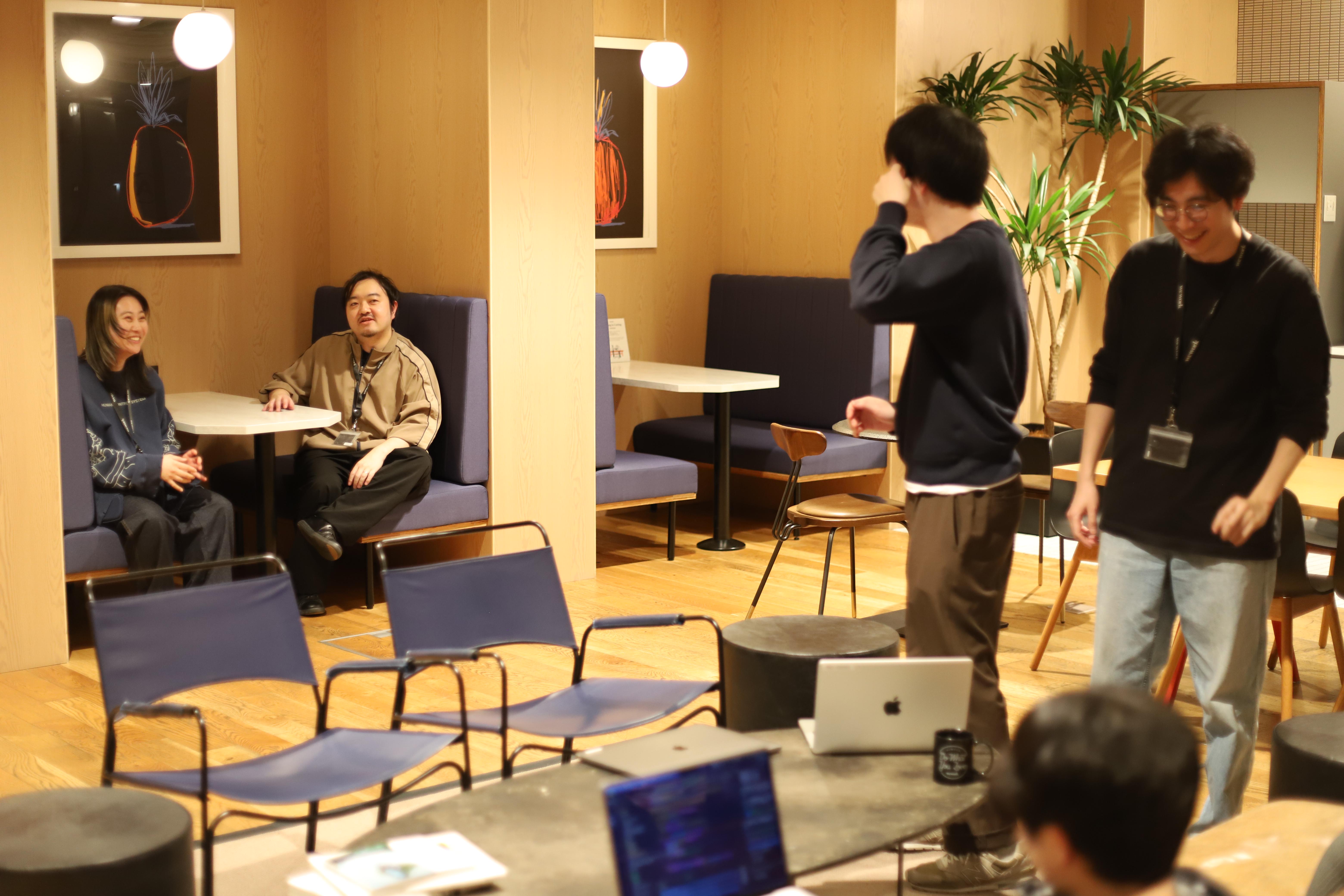 ワークスタイルは社員一人ひとりの自主性に委ねており、一番効率がいいと思うスタイルで取り組むことが可能だ。