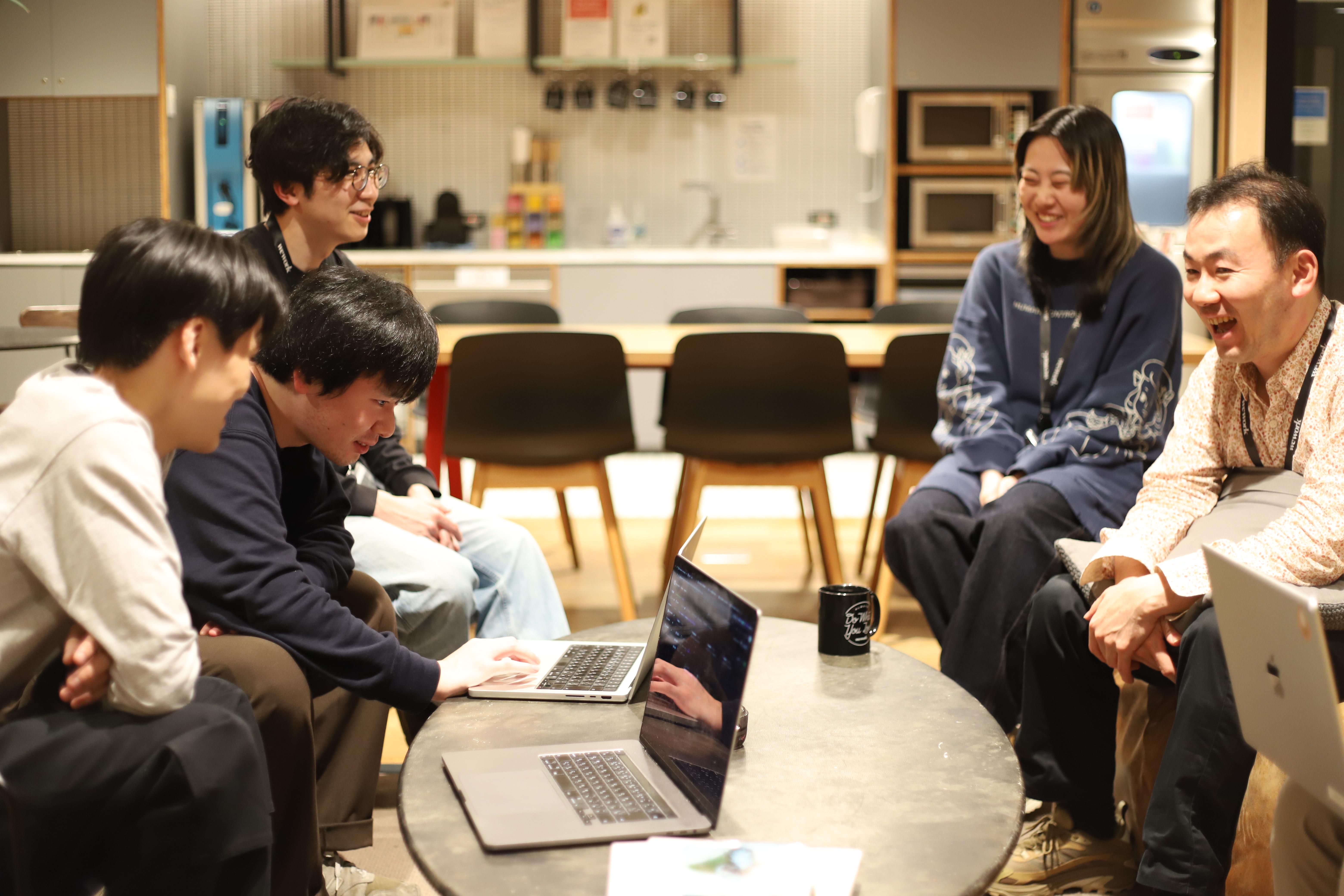 同社でエンジニアとして活躍する魅力は、建築業界に変革をもたらす自社サービスの開発に携われることだ。