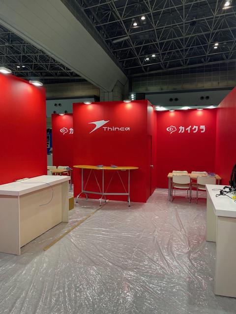 マーケティング、営業は
オフラインの展示会の出店の業務もあります！