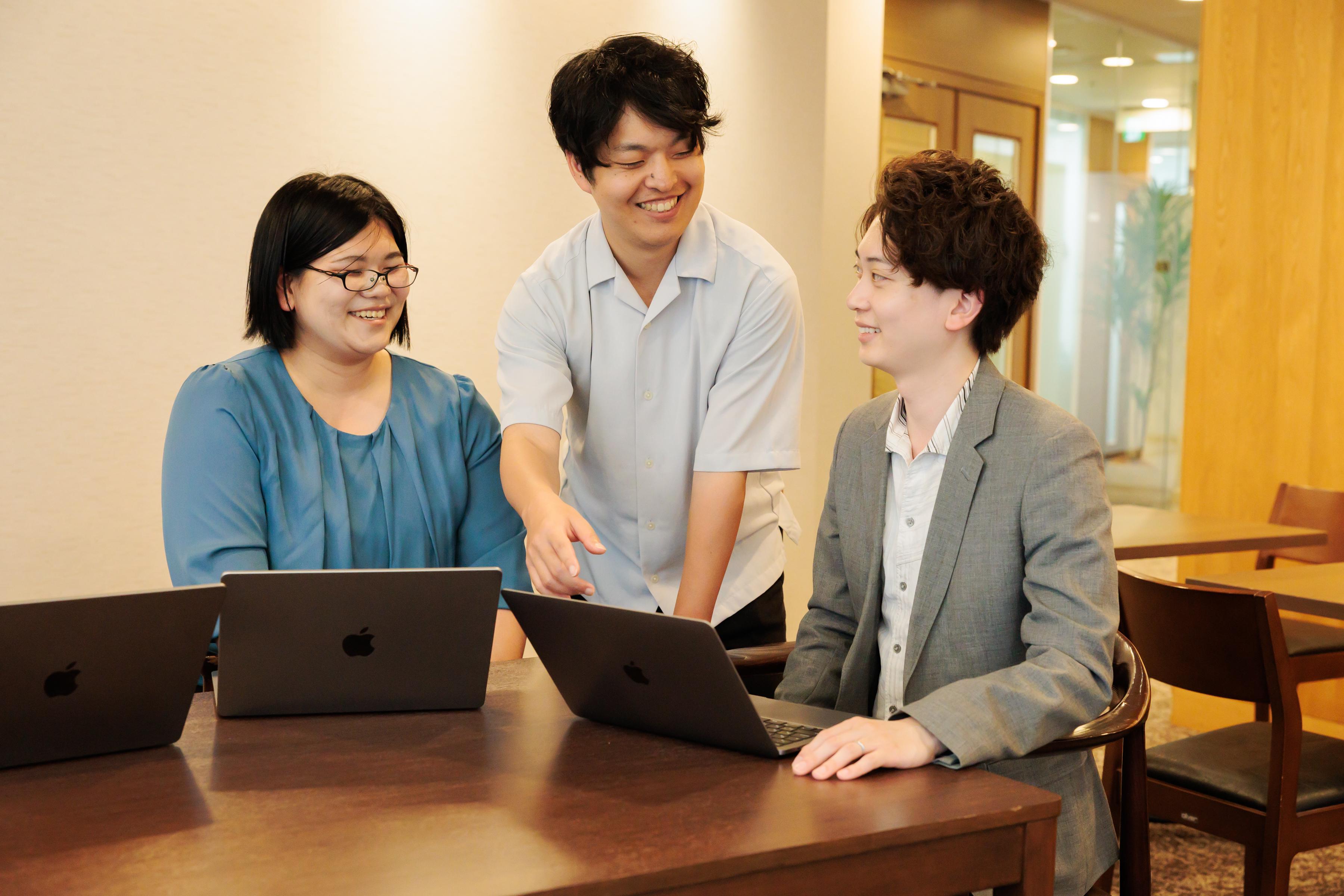 事業内容：技術で応える、小さな精鋭開発チーム