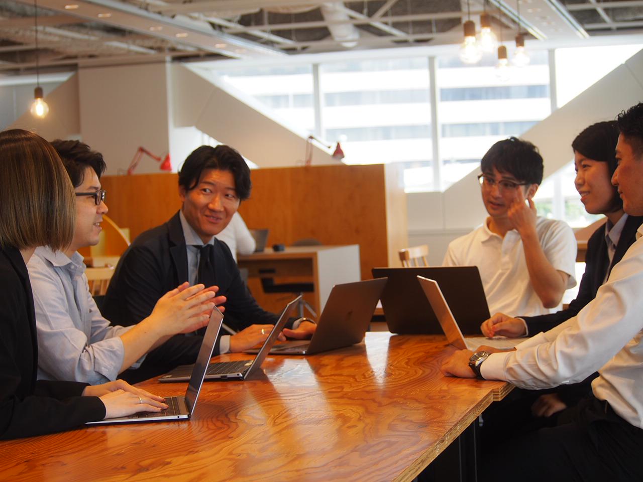 最大の特長は、補助金獲得ノウハウや資金調達力を強みに、設置対象者の負担を“ゼロ”にしていること。