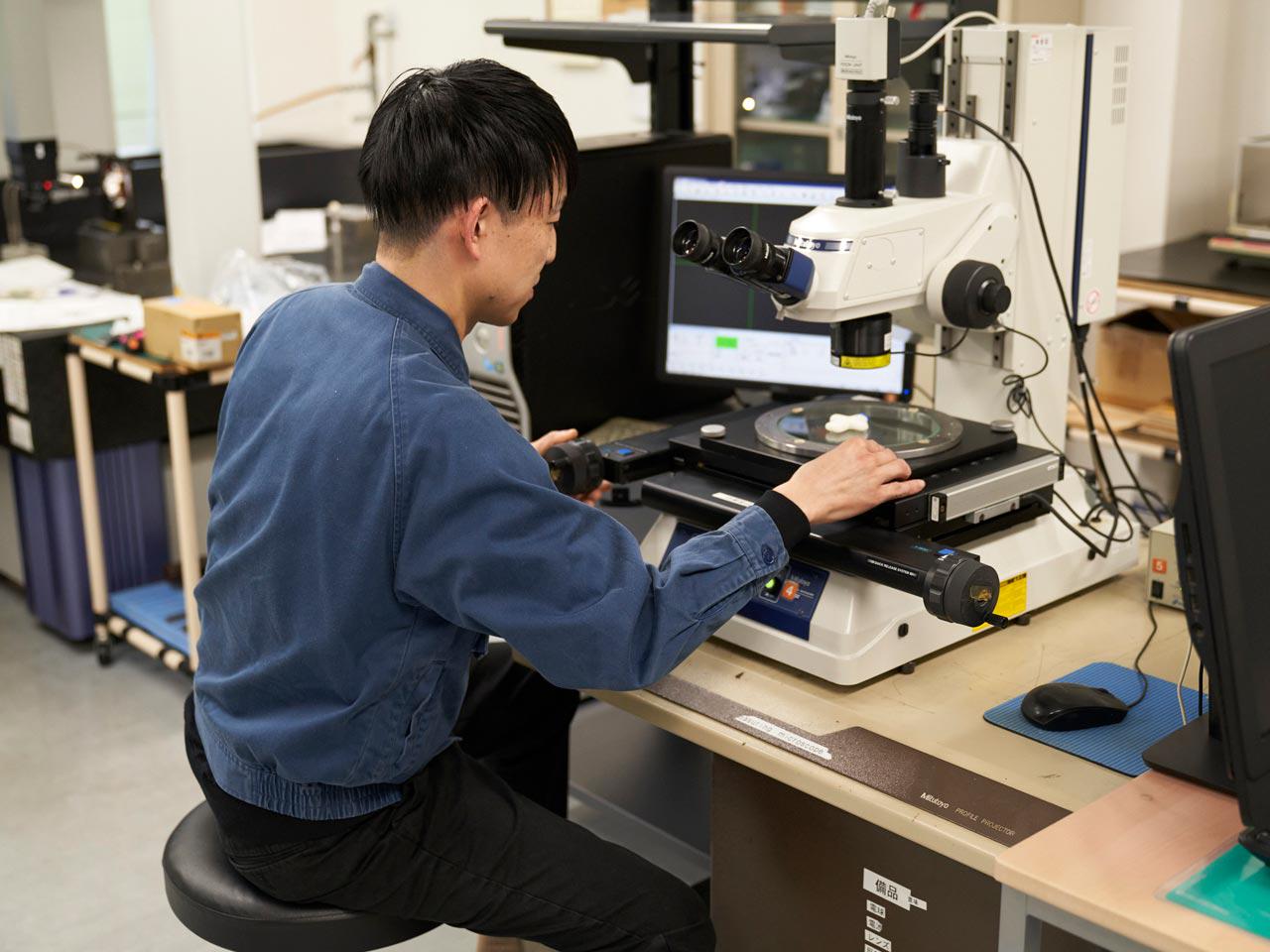 長期安定的に高品質の製品を供給できる体制を磨き続けることで顧客から支持され、毎年5%程度の安定成長を続けている同社。金型の設計・製作および保全までの内製化が強みの源泉である。