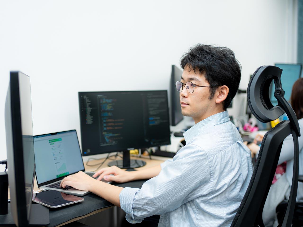 開発専門の現場はベトナムに置こうと、現地へ子会社を設けている。
また、同社は大手企業との直接取引が多く、クライアントの業界や手掛けるプロダクトのジャンルは幅広い。