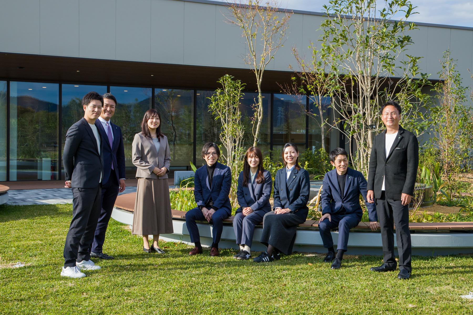 “循環経済”が求められる中、リユース業界のインラフ企業を目指すエコリングは世界に広がっています。

[海外エコリンググループ会社]
Eco Ring Hong Kong
Eco Ring Thailand 
Eco Ring Singapore
Eco Ring Malaysia
Eco Ring Philippines
PT. EcoRing Indonesia
Eco Ring Cambodia
Eco Ring Vietnam